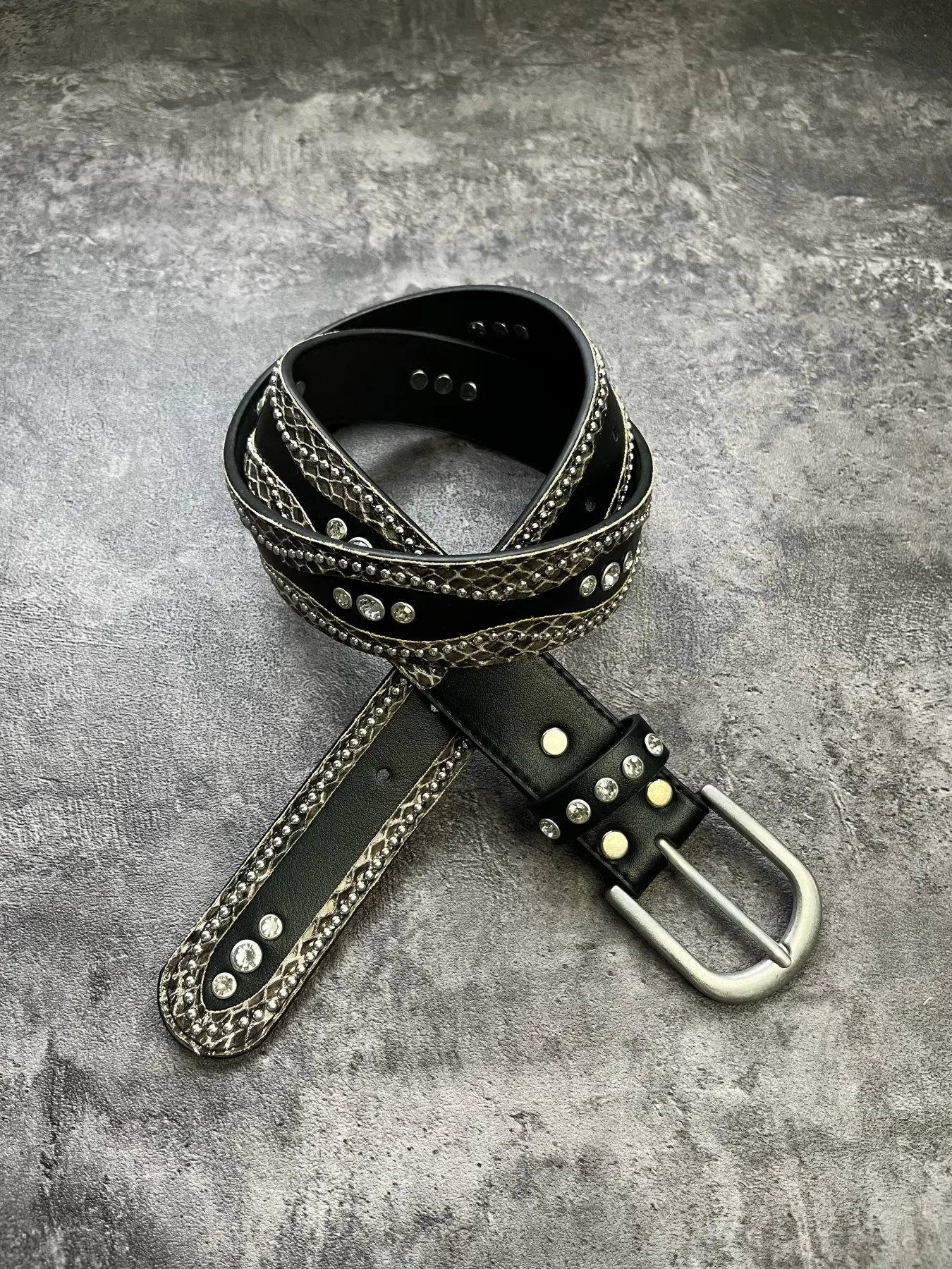 Neutral Snake Pattern Leather Patchwork Belt Dark Style Trendy Cool Rhinestone Inlay Light Luxury Hip-Hop Motorcycle Belt Ancient Retro Style Rhinestone Studded Belt