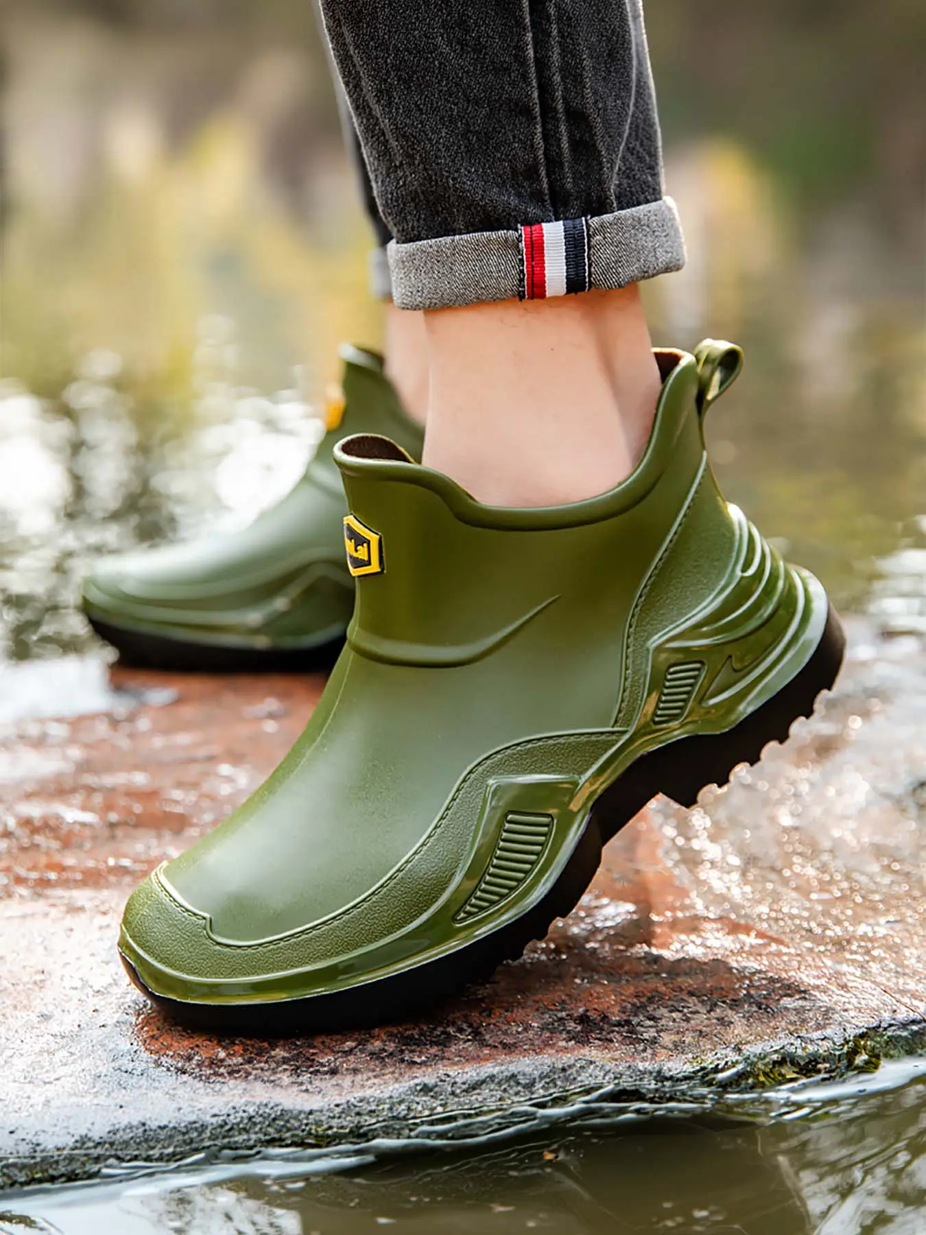 Men's mid-calf rain boots, hiking boots, trail shoes with strong grip, water-resistant shoes, waterproof and slip-resistant shoes for outdoor fishing, thickened and wear-resistant
