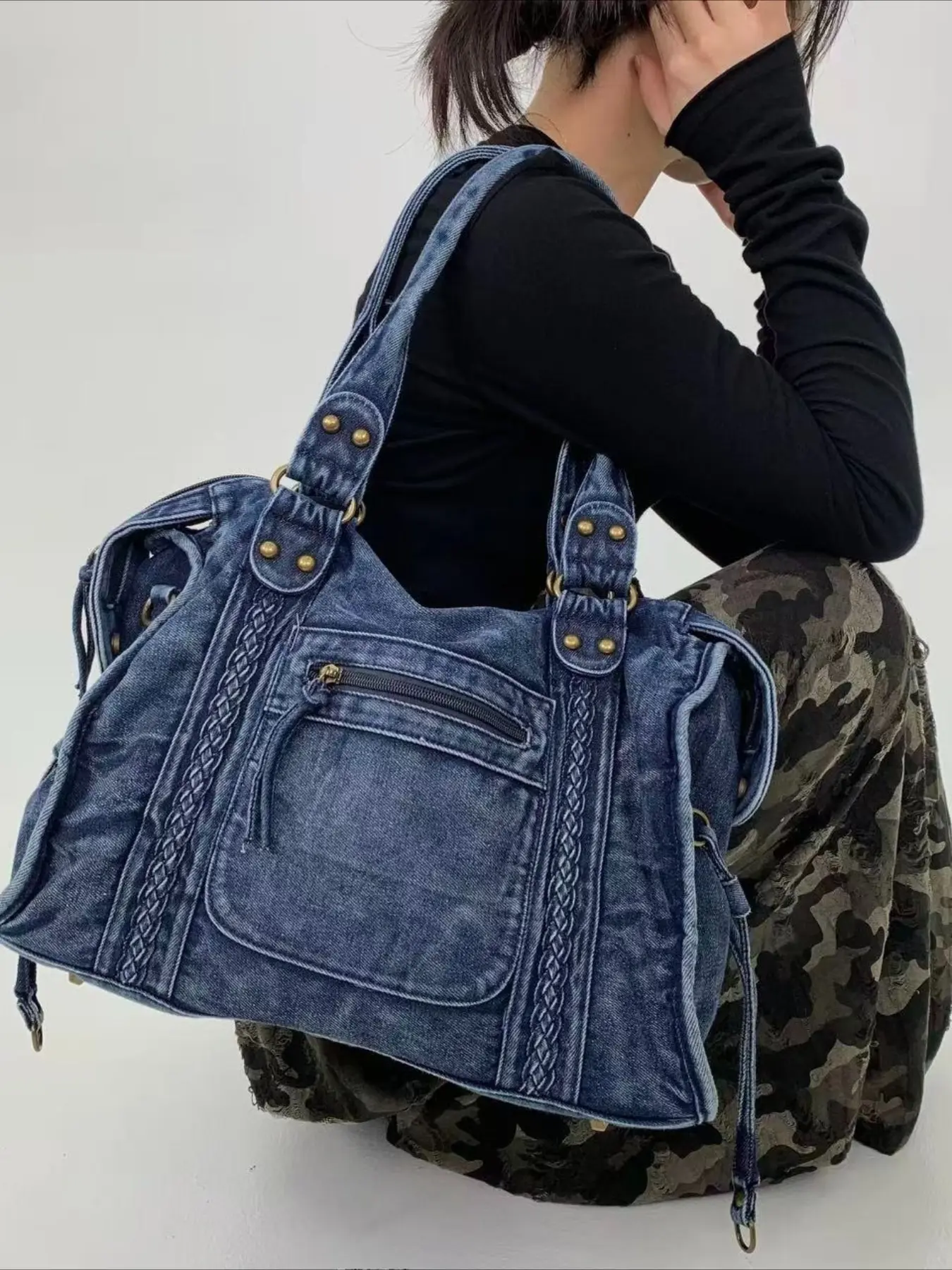 Ladies' fashionable retro Y2K spicy girl handbag, large capacity, multiple pockets, woven design, punk diagonal cross bag, washed bag, suitable for vacation, shopping, work, holiday gifts