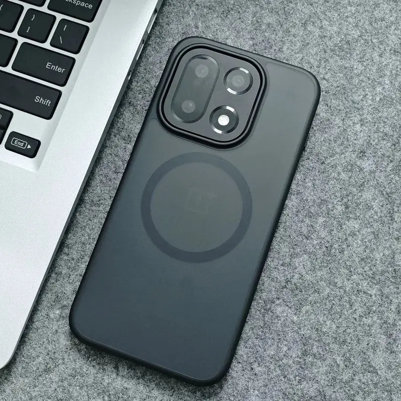 High-quality magnetic case for the OnePlus 15: matt hard case with reinforced protection