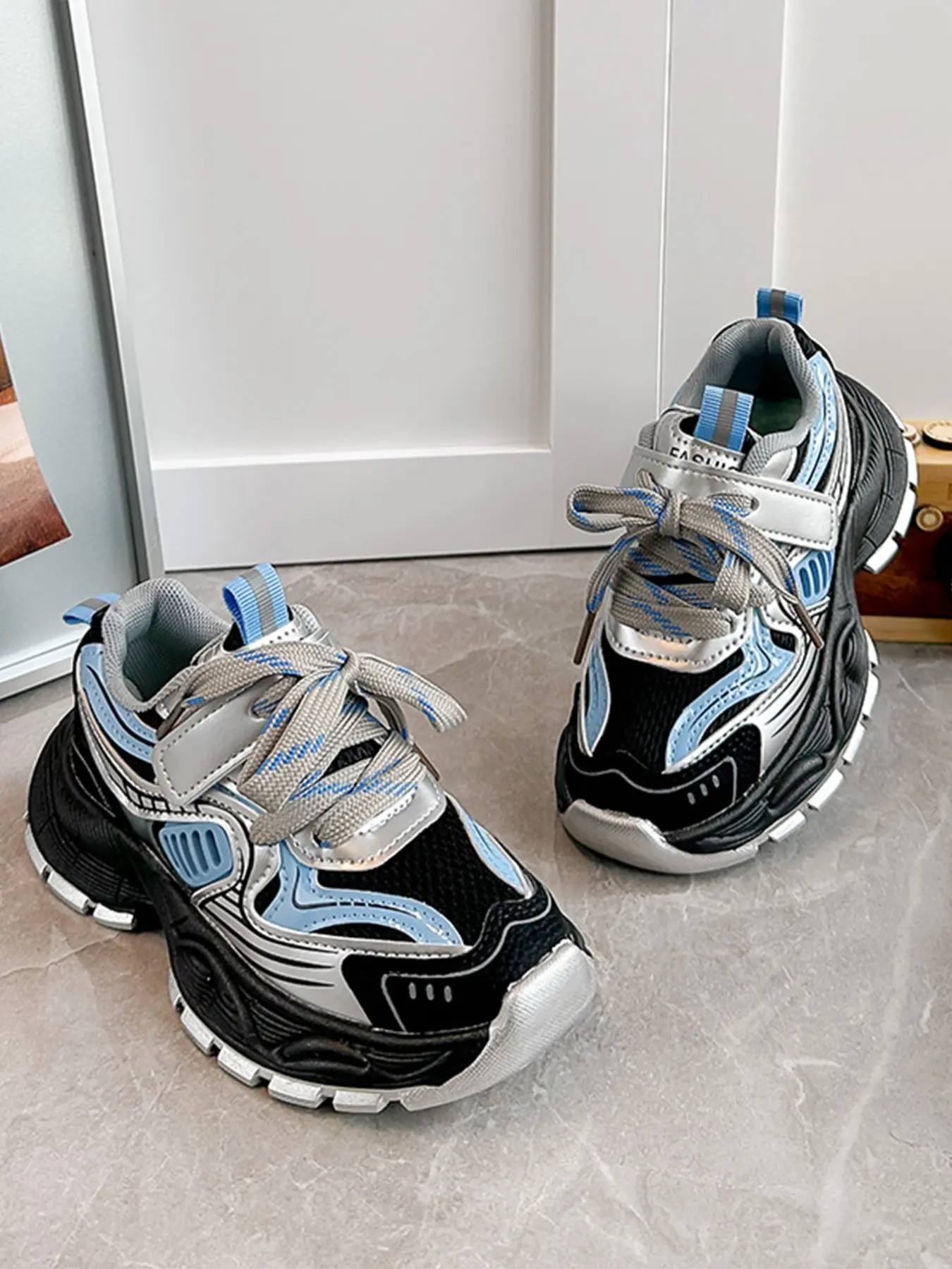 Sporty Dad Shoes, Breathable Mesh & PU Leather, Reflective Laces, Anti-Slip Rubber Sole, Ideal for School & Outdoor Activities