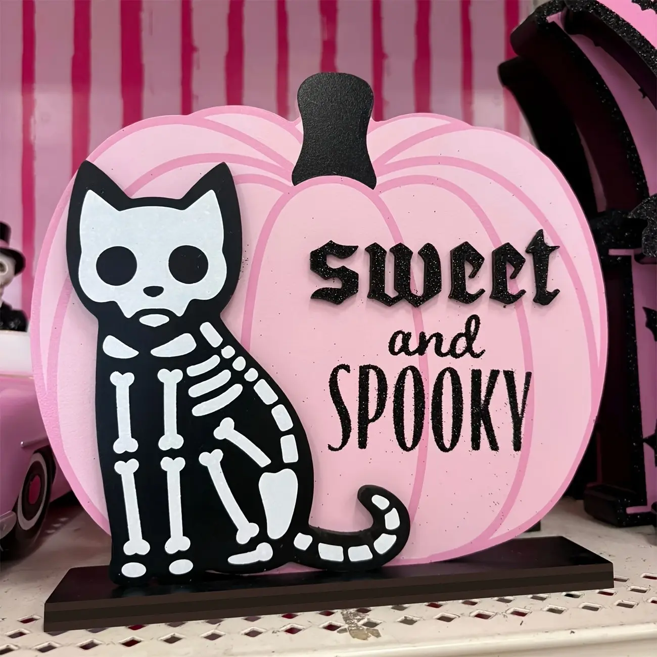 1 piece Pink Pumpkin Freestanding Wooden Tabletop Decorative Sign, Skeleton Cat Sweet and Spooky Halloween Table Centerpiece Decor, Cute Pastel Gothic Mantel Shelf Table Ornament for Halloween Indoor Party Home Decor