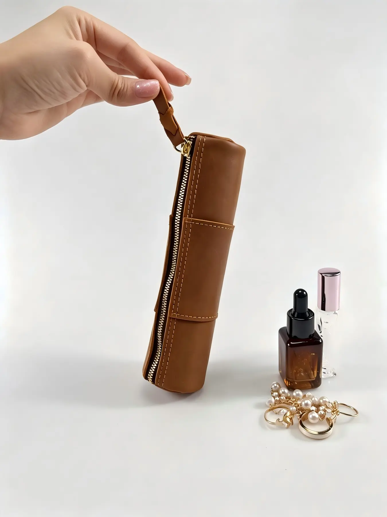 Vintage Crazy Horse Leather Zipper Pouch, Creative Minimalist Design, Holds Makeup Brushes, Lipstick, Pens, Coins, Versatile for Commute, Campus, Beauty