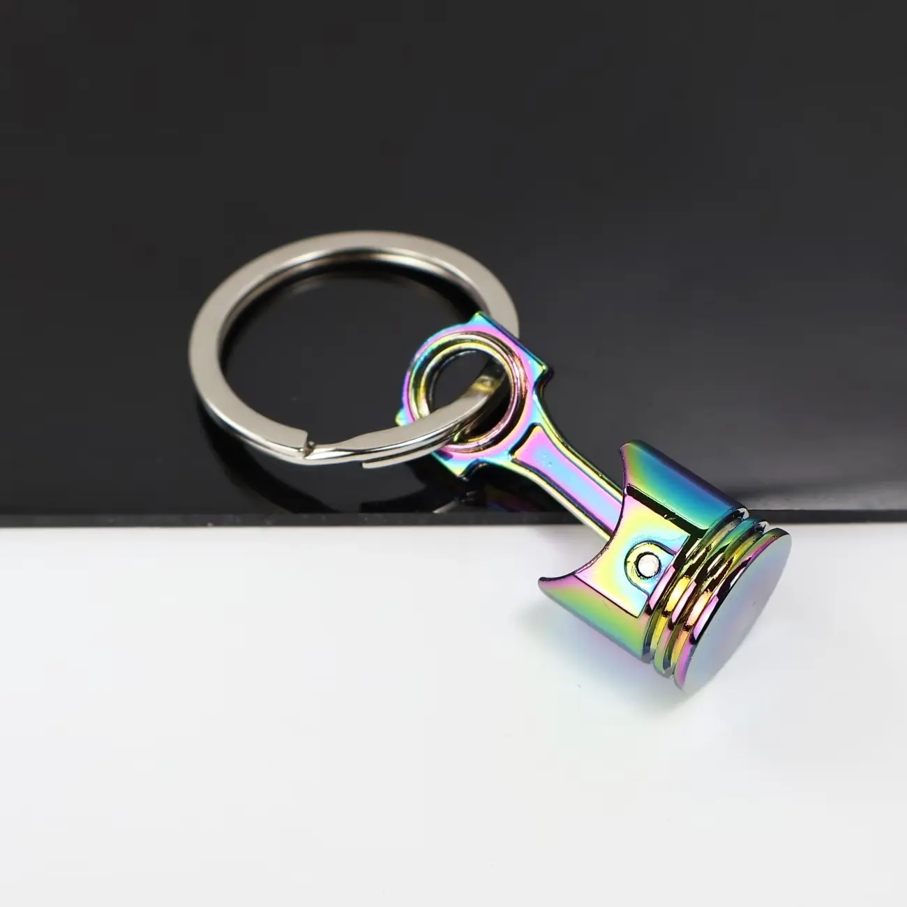 Creative Engine Piston Keychain for Men, Car Key Ring, Car Customization Metal Keychain, Motorcycle Piston Pendant, Small Gift for Car Enthusiasts