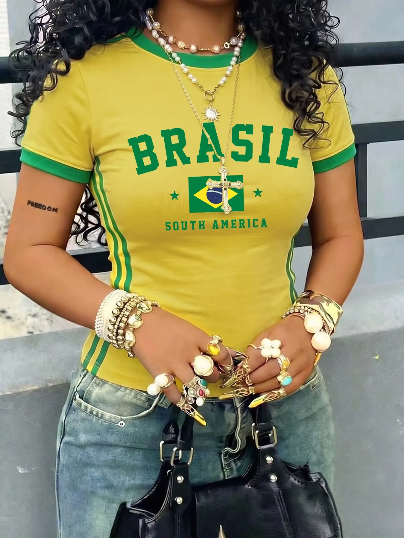 Women's Round Neck Casual Streetwear Sporty Everyday Fit Striped Contrast T-Shirt, Brazil Color, Flag Letter Print, Versatile Top for All Seasons