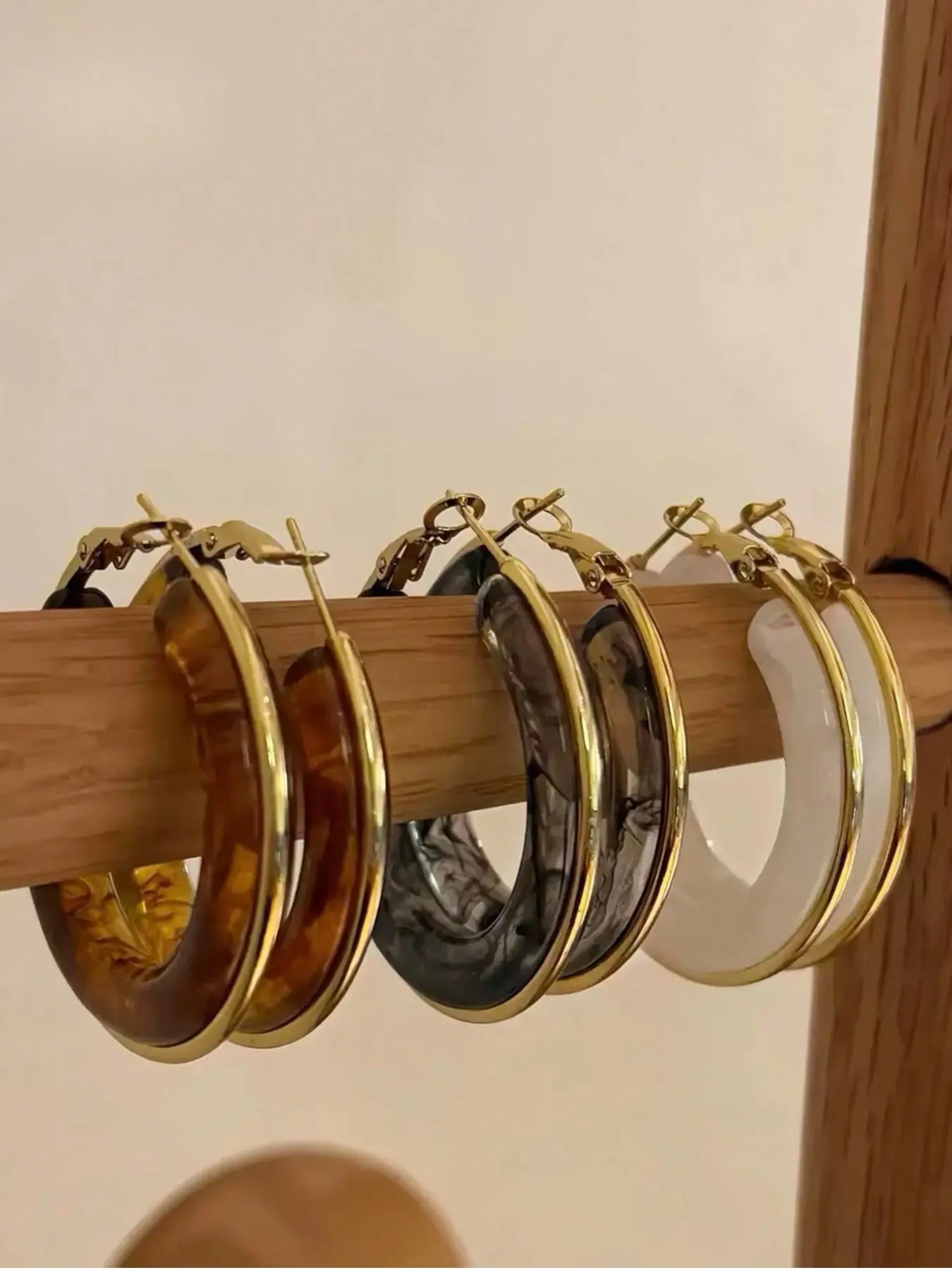 AEONBLULI 3 Pairs Tortoise Shell Chunky Hoop Earrings Set for Women, Gold Trim Resin Acrylic C-Hoops, Birthday Christmas Gift