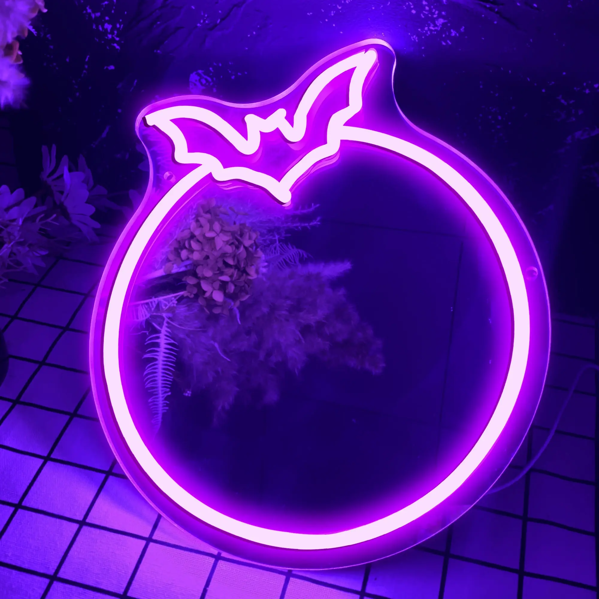 Dimmable Bat-Shaped Round Neon Mirror Light – LED Halloween-Themed Wall-Mounted Ambient Decor; A Halloween Gift for Friends; USB-Powered; Suitable for Bedrooms, Living Rooms, Bars, and Parties