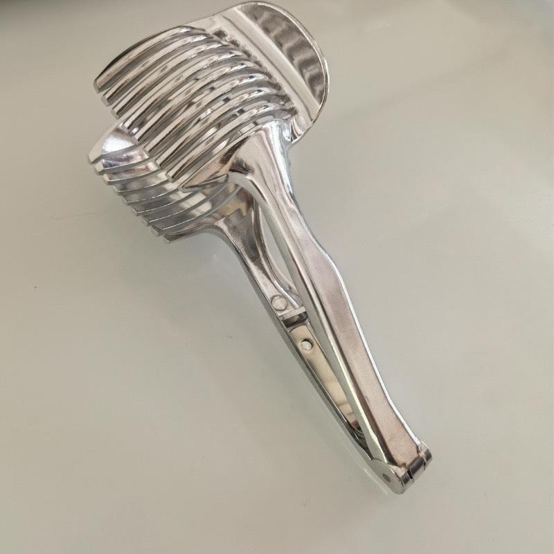 Multifunctional fruit slicer