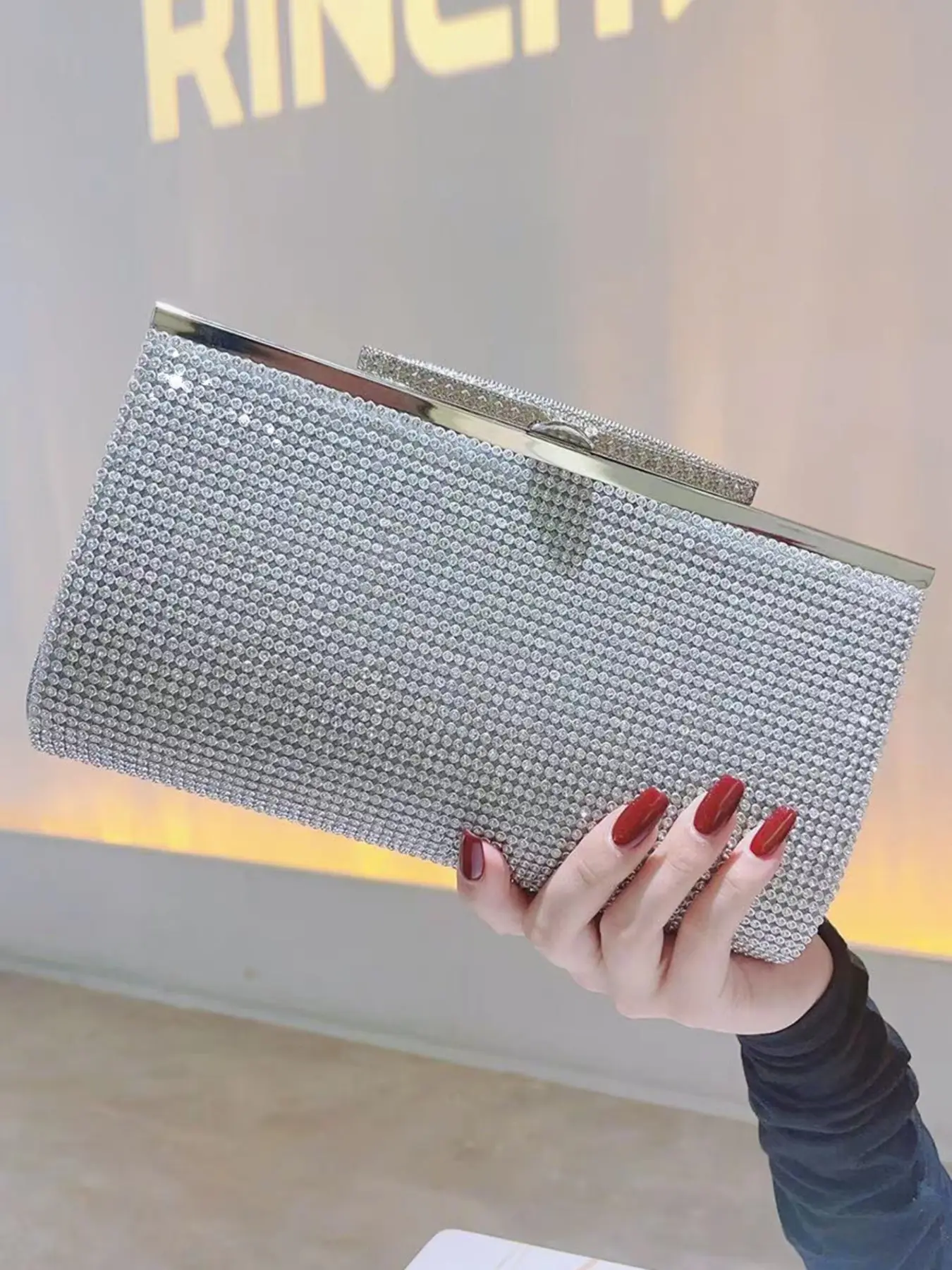 Luxurious Rhinestone Box Clutch, Elegant Solid Design, Chain Strap, Perfect for Weddings, Parties, Evening Events, All Seasons