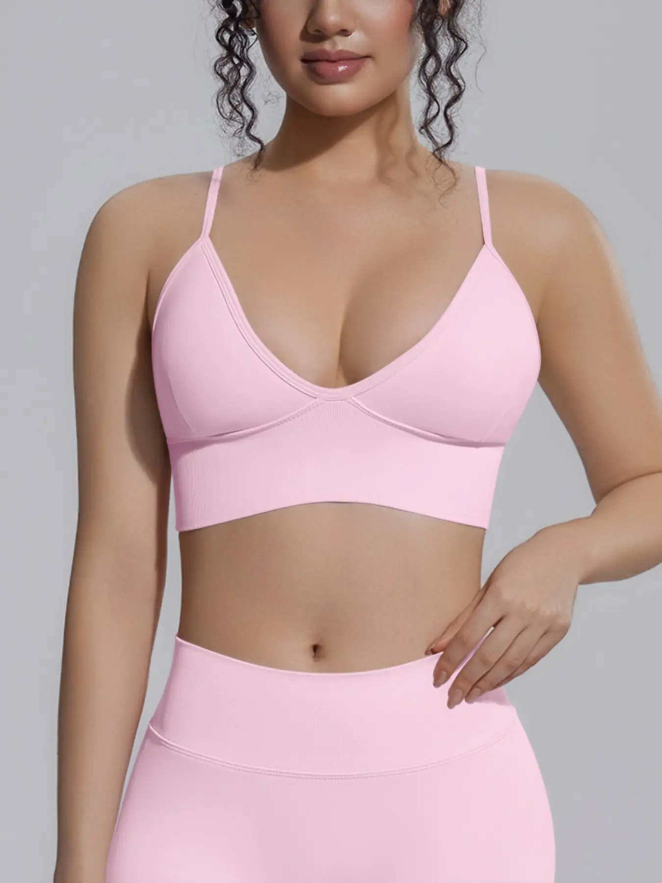 Women's Solid Strappy Sporty Bra, Adjustable Spaghetti Straps Padded Yoga Bra, Soft Stretchy Low Impact Workout Crop Top for Gym Running Daily Wear