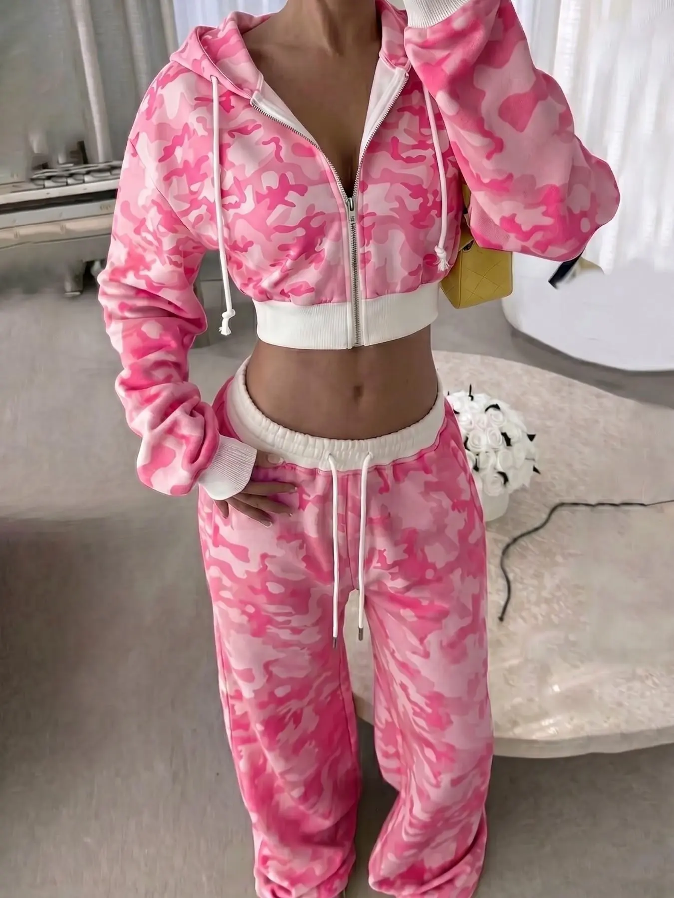 Women's Pink Camo Print Zip Up Hooded Crop Jacket & Drawstring Wide Leg Pants 2 Piece Tracksuit Set, Athleisure Tracksuit Set Y2K Streetwear Viral TikTok Gym Workout Sets for Daily Errands, Gym Outfits & Loungewear, Activewear Workout Set
