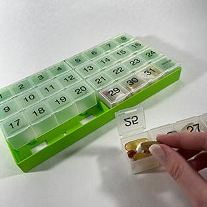 Monthly Pill Organizer| 31 compartments, 1 per Day, 4 Week Full Month 31 Day Pill Organizer| Includes Tray and 8 Removable compartments