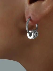 A pair of minimalist diamond studded ring solid colored earrings, with a clean and cool feel and a low-key sparkle, suitable for various scenes such as daily outings, commuting, light punk fashion or parties.