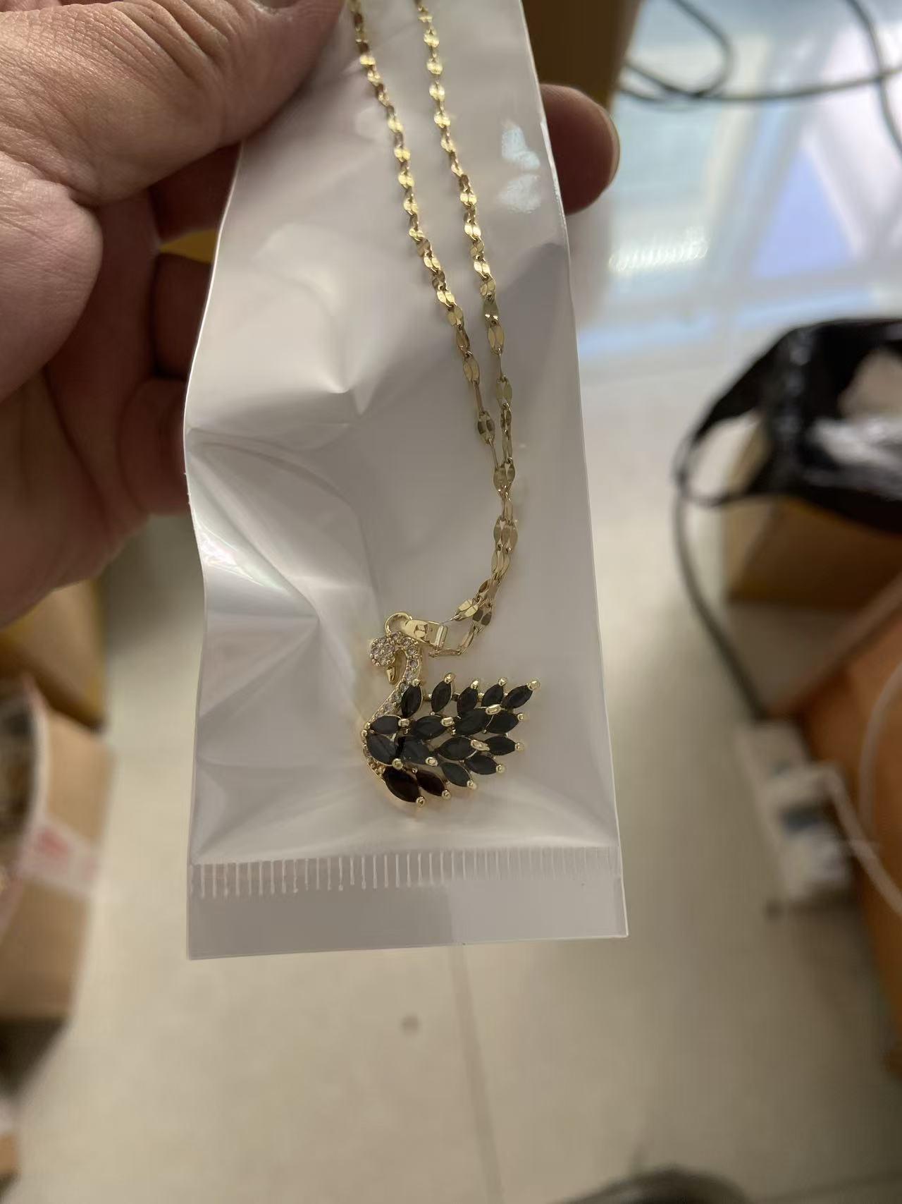 2026 New Elegant Necklace in Ins Style, Titanium Steel Plated with 18K Gold, Full of Diamonds, Swan Design with Zirconia Inlaid Lip Chain