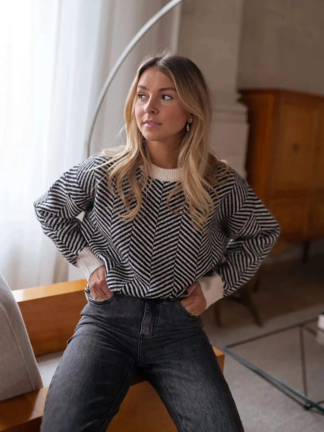 Women's Black & White Striped Chevron Long Sleeve Sweater, Drop Shoulder Contrast Trim Jumper, Casual Fall Winter Knit Top, Knitwear