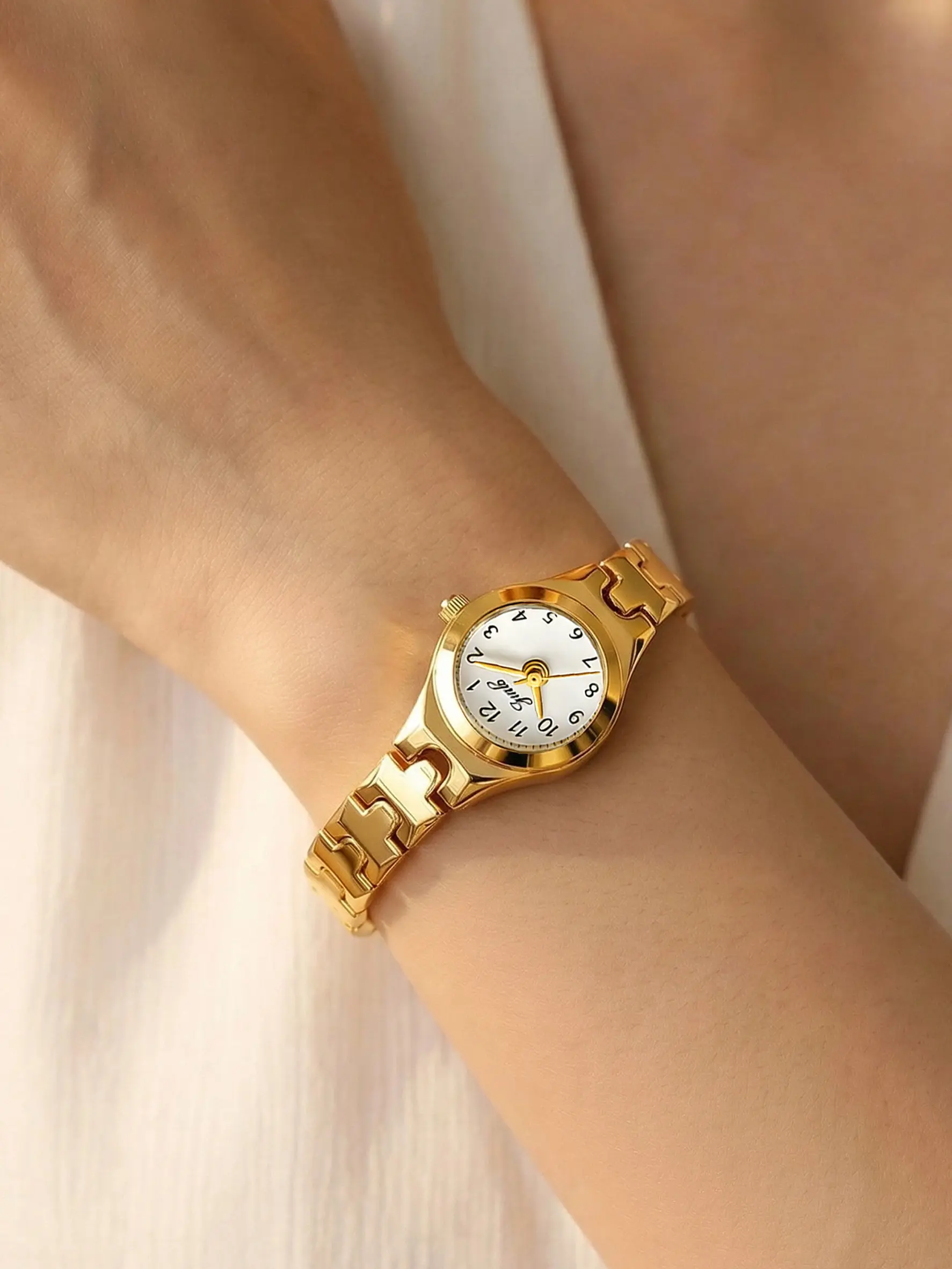Vintage Gold Watch, Simple Style, Narrow Solid Metal Chain Case, Three Colors Available, Student Office Daily Wear Gift Watch