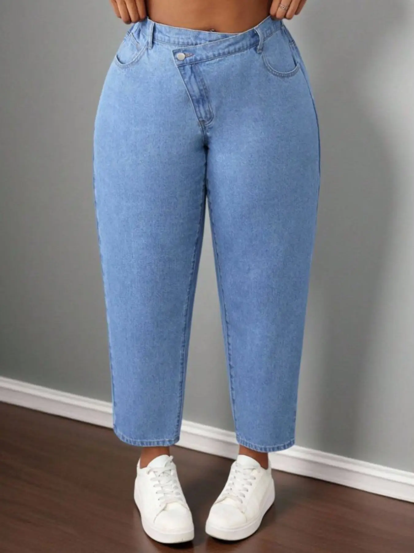Plus Size Elastic Waist Straight Leg Light Wash Jeans, Denim Pants, Light Blue Nine-Pocket Pants, Loose Fit, Conceal Fat, Casual Wide-Leg Trousers
