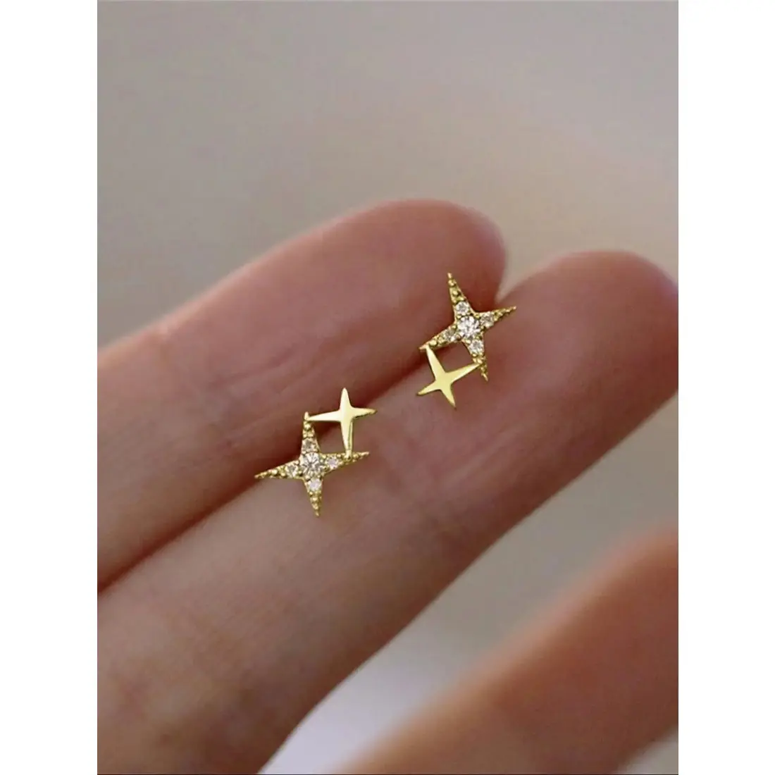Women's Star Fashion Stud Earrings, Sparkling Rhinestone & Zirconia Copper Jewelry, Anniversary Ready for Weddings & Holiday Parties, Star Fashion Accessory Sets