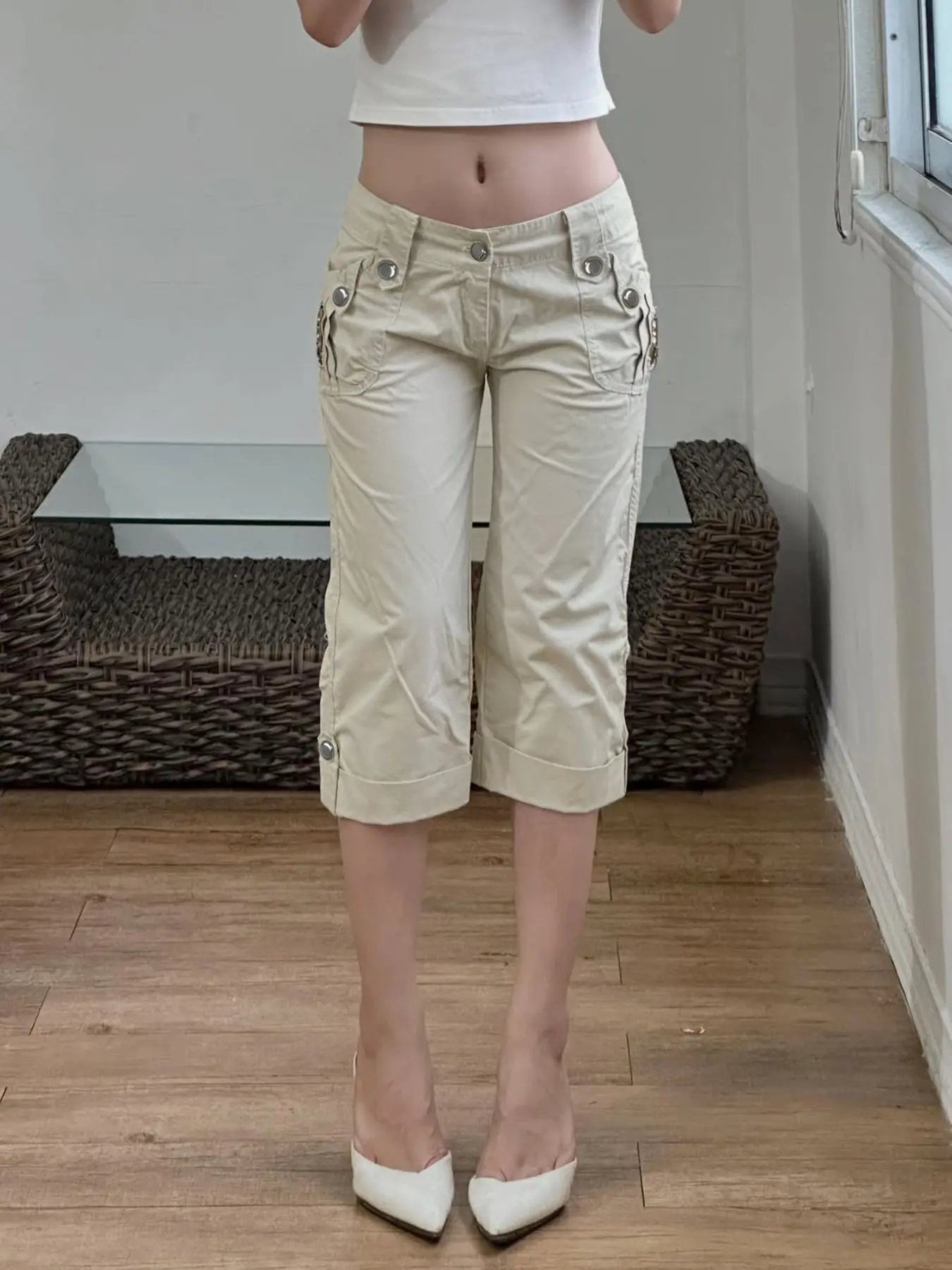 Vintage Capri Cargo Pants for Women, Low Waist Zipper Front, Multiple Pockets, Fitted Capri Style, Retro Fashion, Casual Everyday Wear Bottom