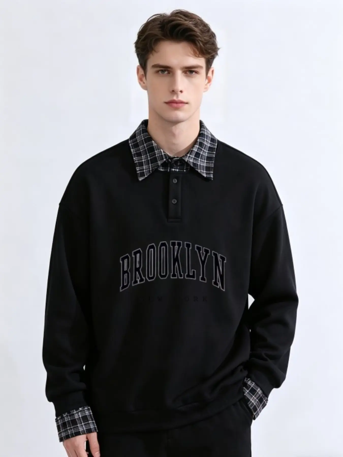 Men's Fake Two-Piece Plaid Lapel Polo Sweatshirt with "BROOKLYN NEW YORK" Arch Letter Print, Loose Long Sleeve Streetwear Top