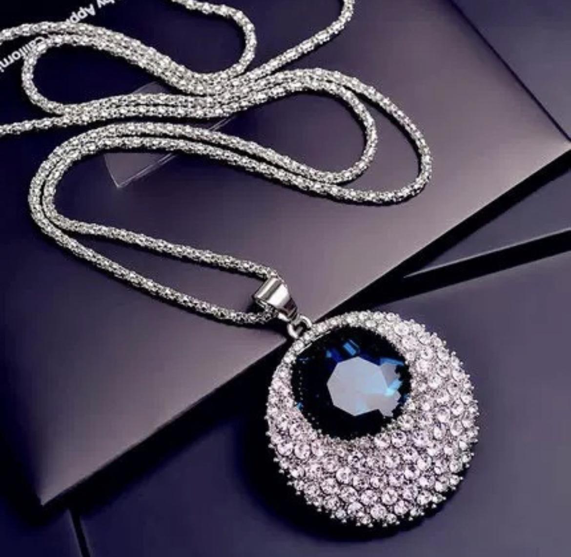 High-End, Non-Fading, Sweater Chain, Versatile Fashion Necklace For Women, Niche Design With A Sense Of Sophistication Pendant