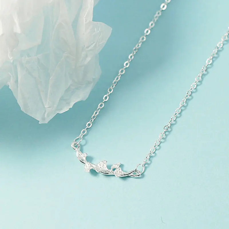 Elegant and Minimalist Ginkgo Leaf Necklace for Women, Simple White Copper Silver-plated Collarbone Chain, Women's Jewelry A10207-XL