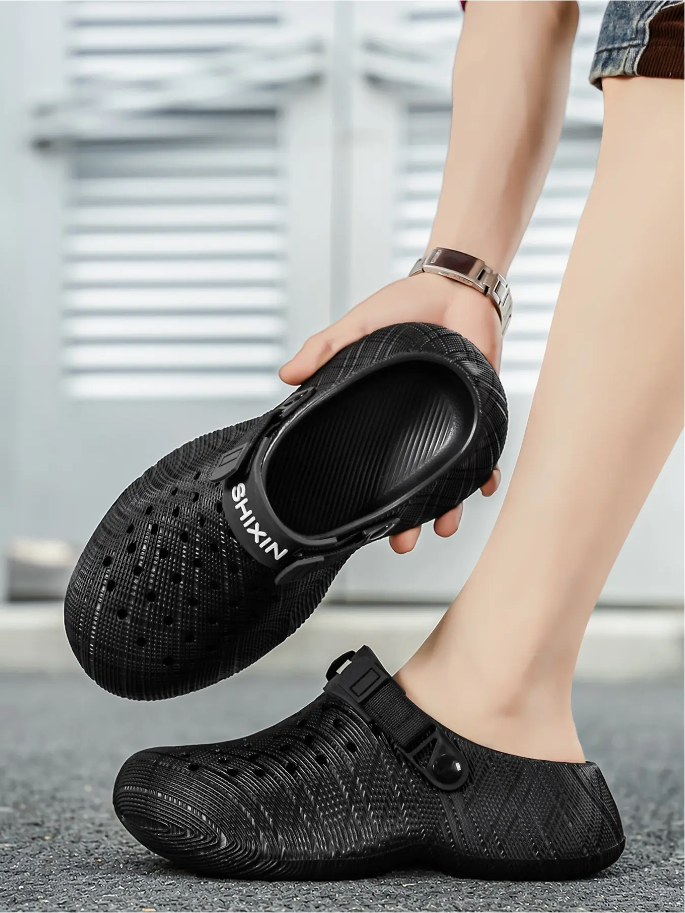Men's Chunky Non-Slip EVA Garden Clogs, 3D Textured Upper, Adjustable Buckle Heel Strap, Breathable Perforations, Closed Toe Anti-Kick, Lightweight Waterproof Work Shoes for Yard & Outdoor