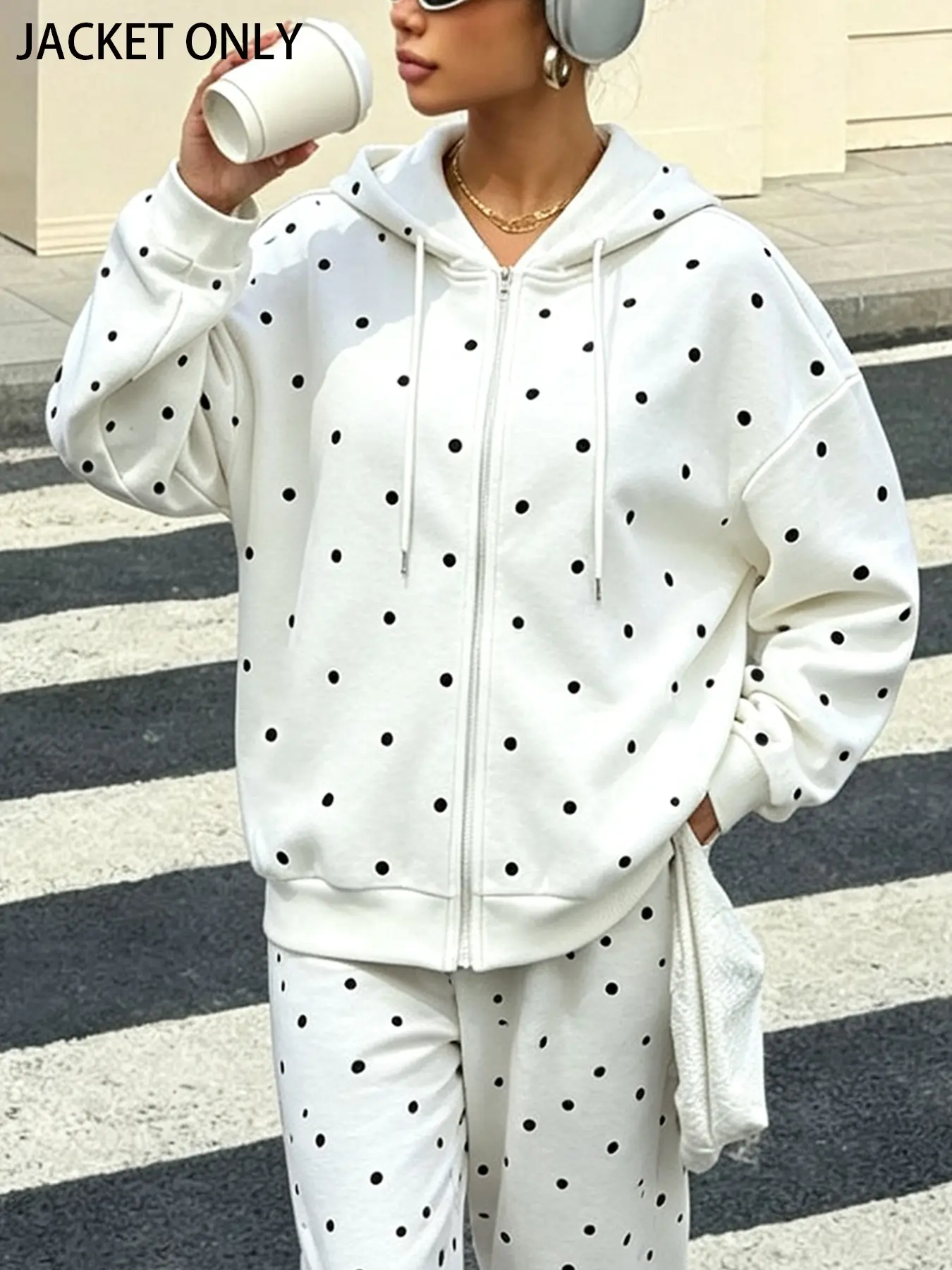 Autumn women's fashion polka dot zip-up hoodie, loose and comfortable casual jacket, perfect for street walks, shopping, and everyday home wear #PolkaDotHoodie #CasualStreetStyle #LooseJacket