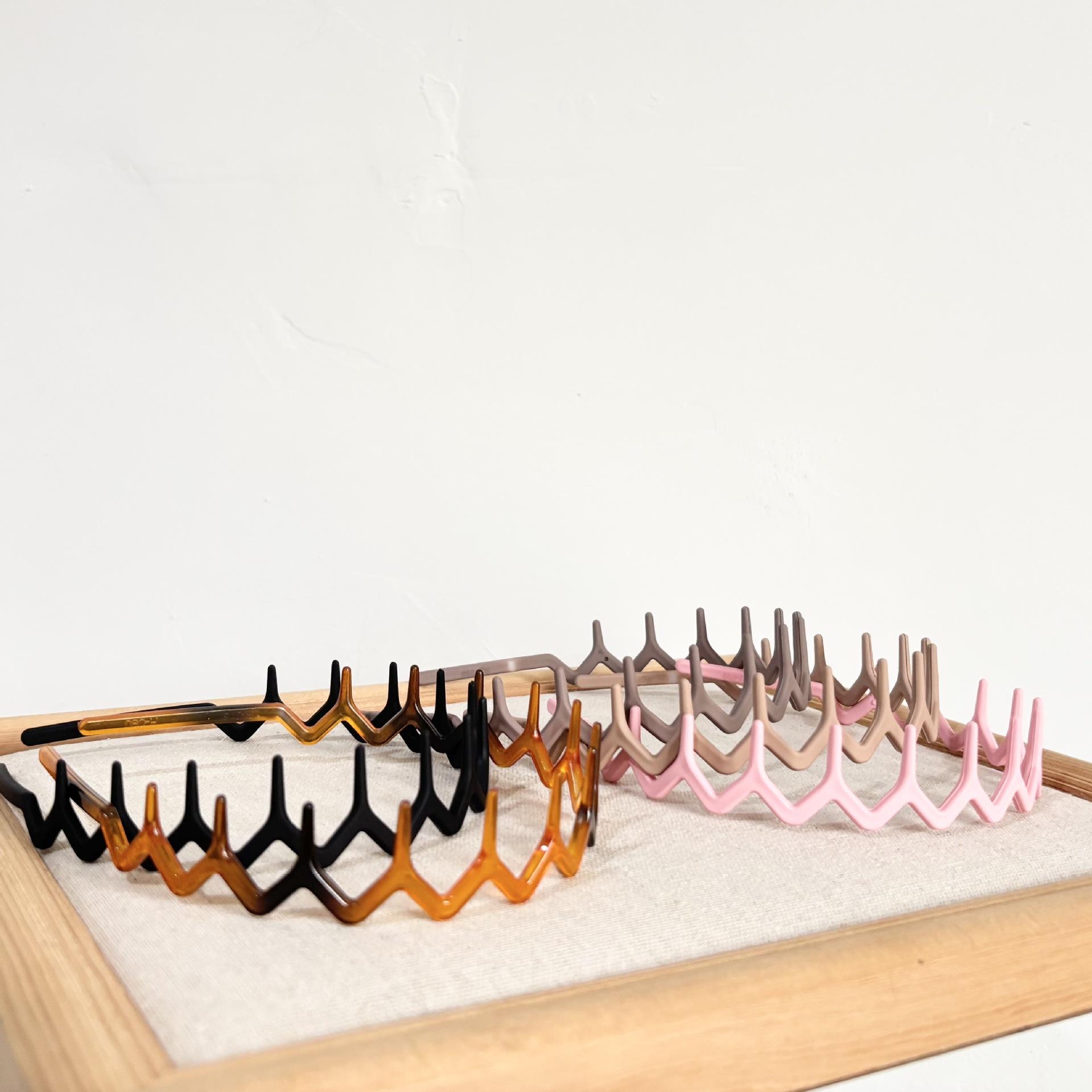 Headbands for Women & Teens, Plastic Hair Bands with Teeth Design, Non-Slip Combs, Ideal for All Seasons