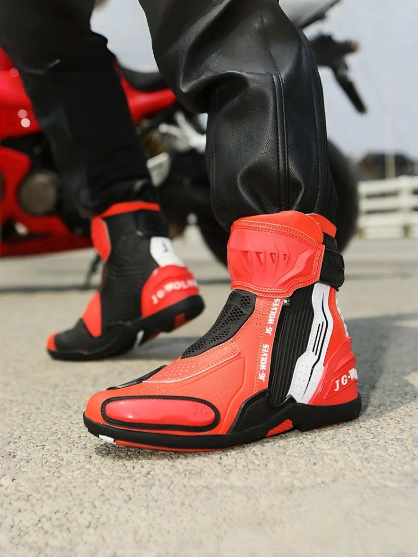 Men's Motorcycle Riding Boots, Unisex Motorbike Shoes, Anti-Slip Waterproof Design, Comfortable Sporty Style, Ideal for Motorcycle Enthusiasts