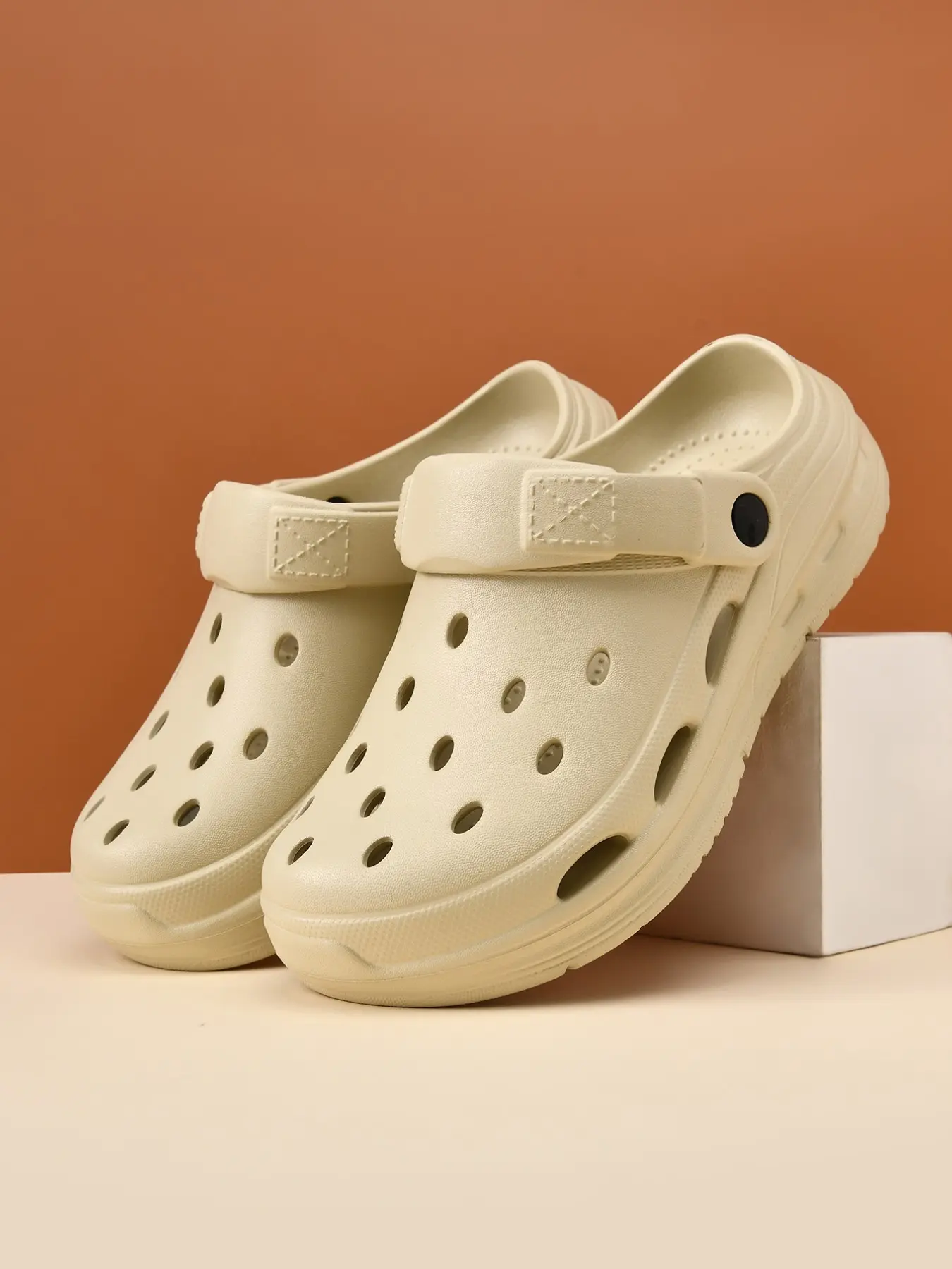 Fashion Korean Style Simple Versatile Casual Holey Shoes for Women, Anti-Slip Waterproof Comfortable Lightweight Slip-On Sandals, Sizes 35-40