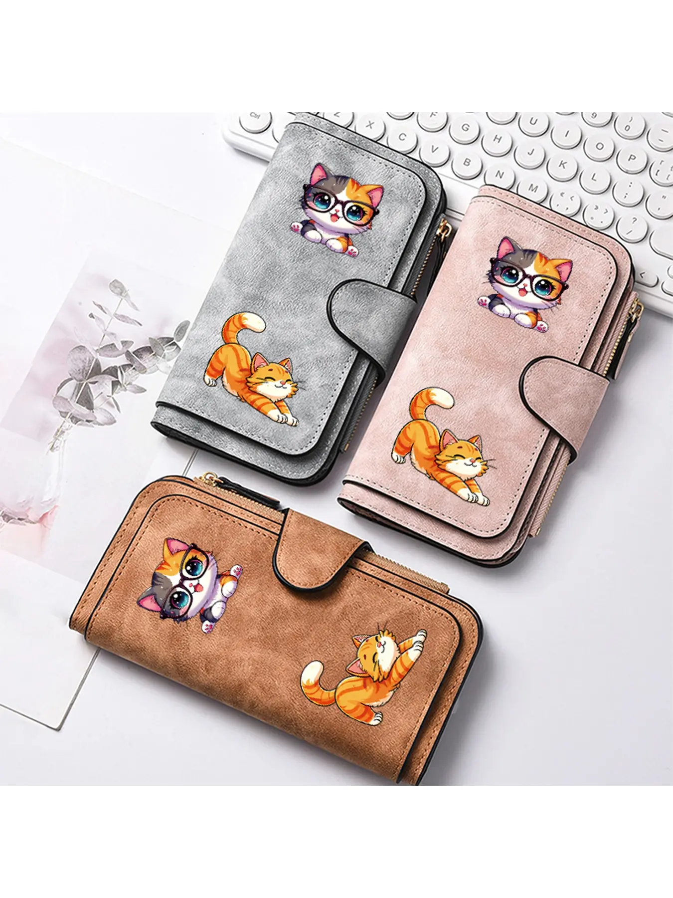 A ladies' wallet decorated with cute cat patterns, a long ladies' hand-held wallet, is a cute style gift, a multi slot ladies' wallet, meets your daily storage needs, birthday gift/Halloween gift/Christmas gift