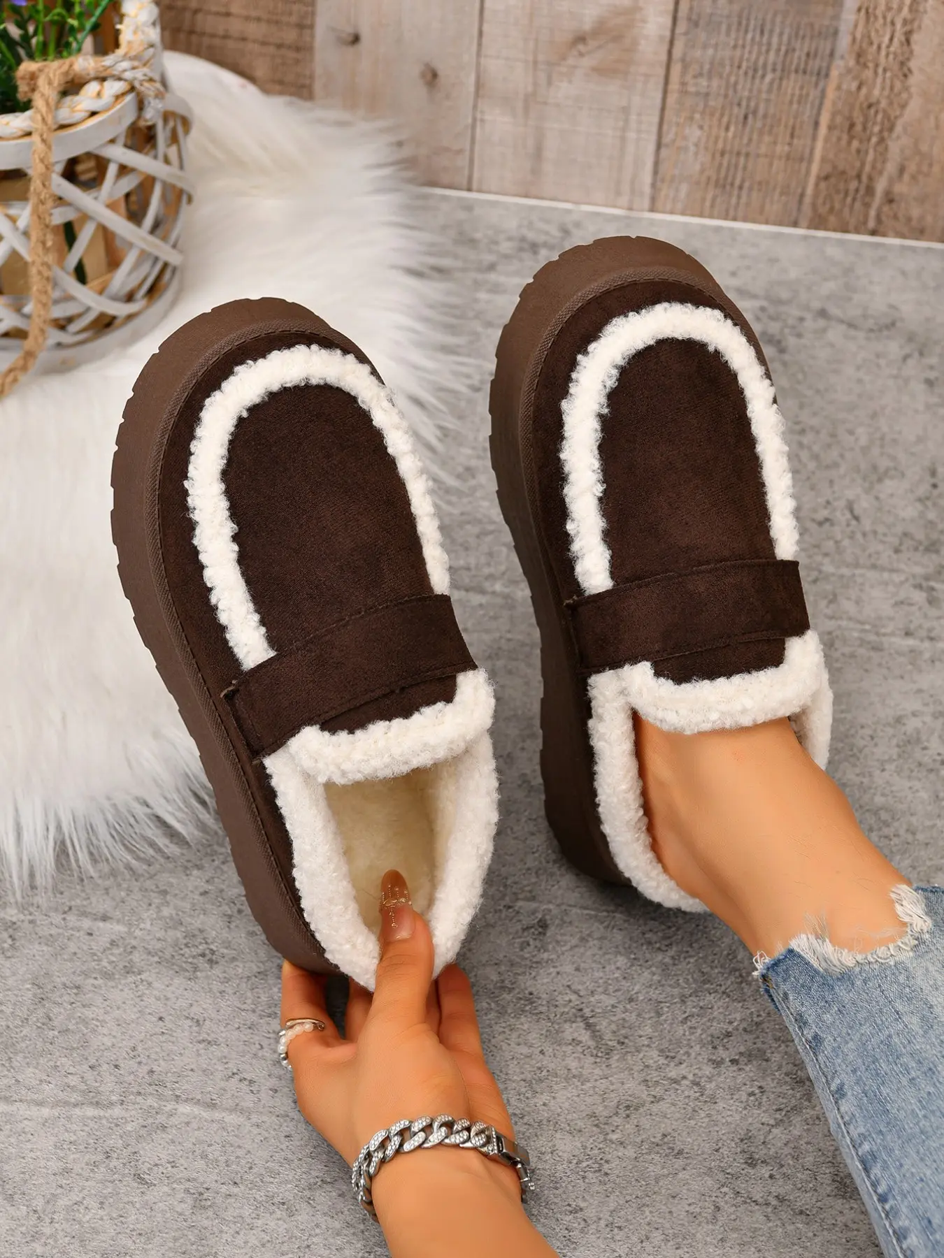Women’s Platform Slip‑on Mule Slippers, Fuzzy Trim Closed Toe Backless Winter House Shoes, Fashion Chunky Sole Indoor Outdoor Daily Wear Footwear for Ladies Multiple Color Options