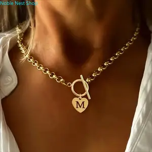 Women’s Shiny Gold Personalized Initial Nameplate Necklace, Exquisite Versatile Costume Jewelry, Stylish Letter Pendant for Parties & Christmas Commemorative Gifts
