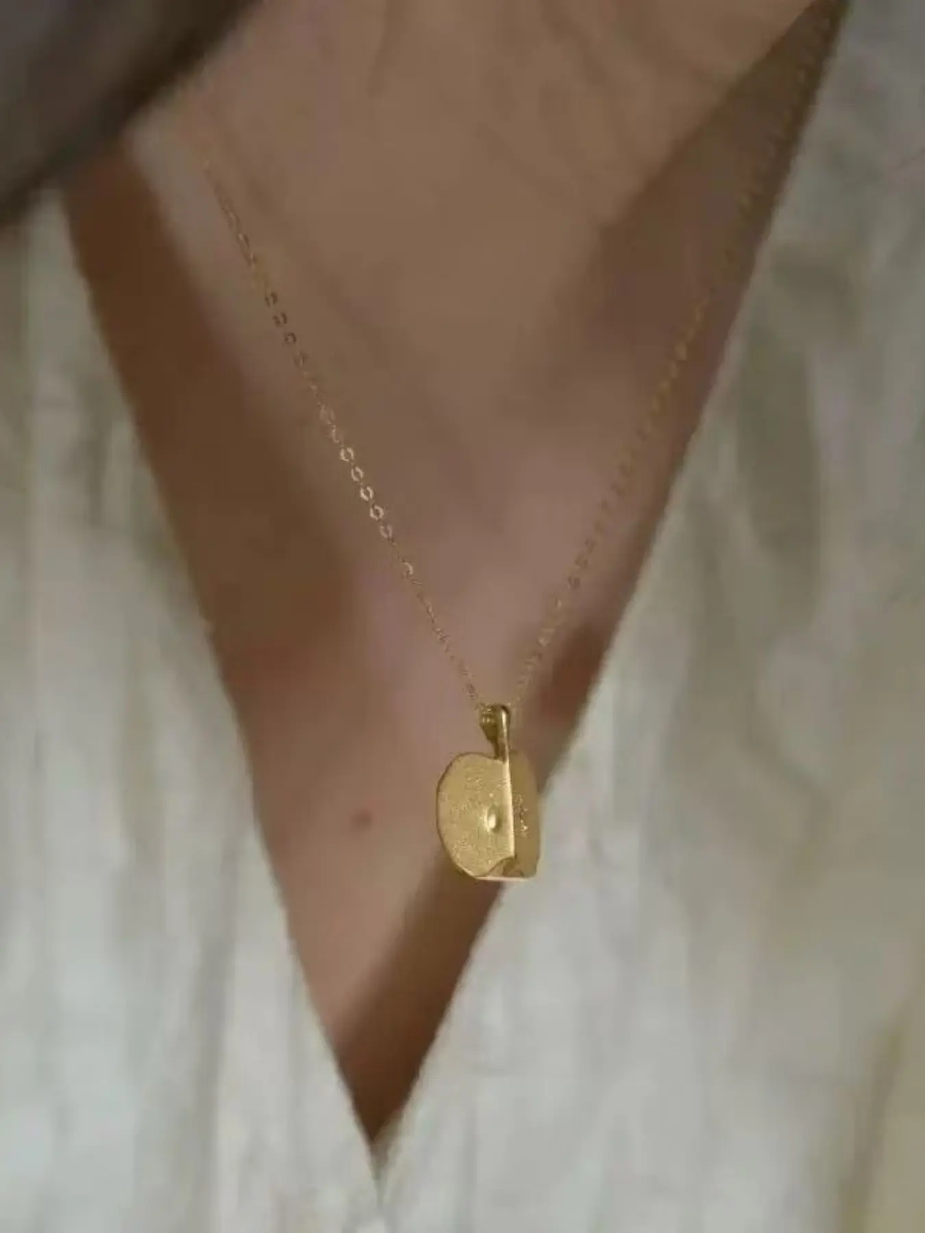 Cute Apple Shape Necklace, Matte Finish, Perfect for Daily Wear, Ideal Gift for Holidays, Trendy Accessory for Girls