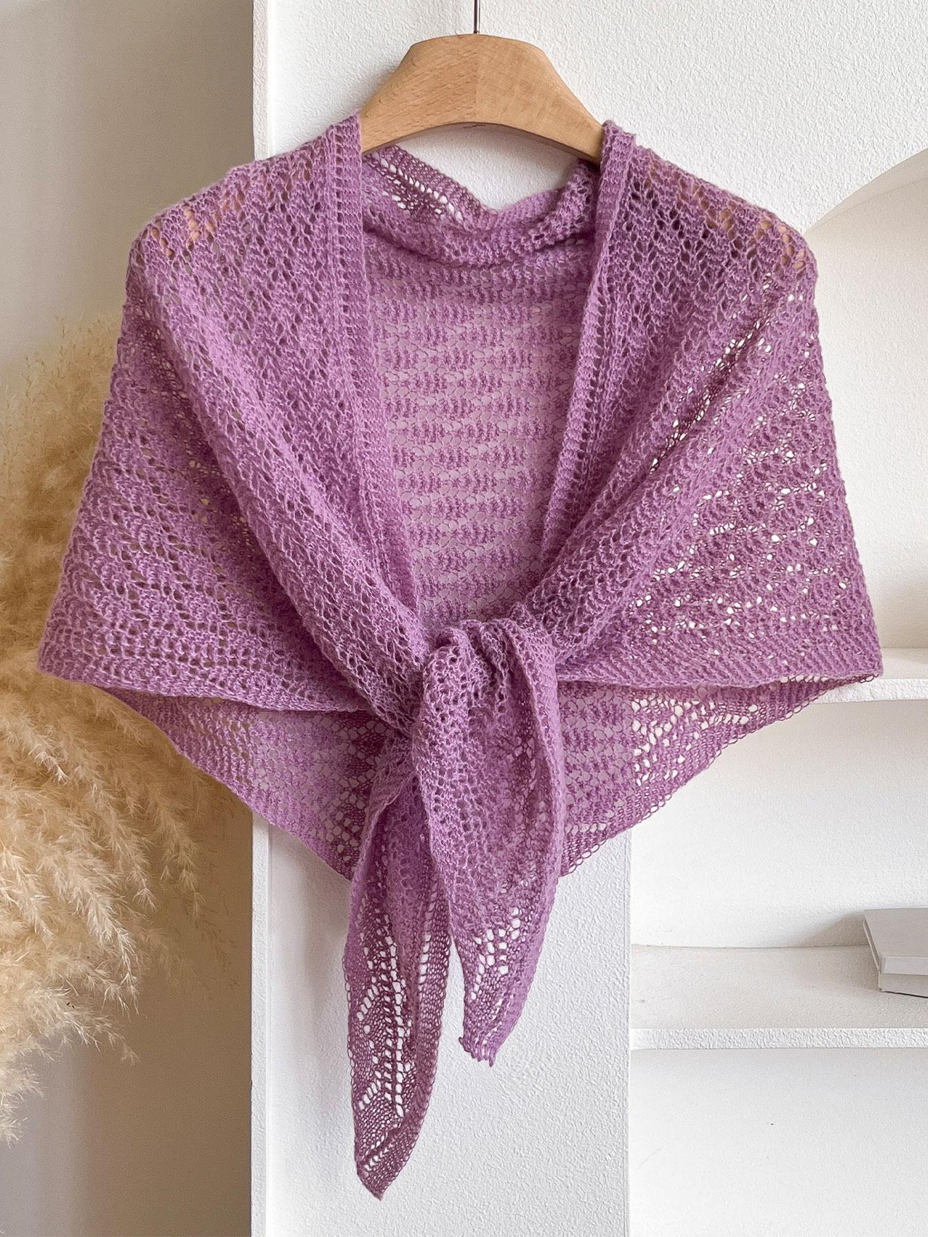 Elegant Women's Plain Triangle Shawl, Soft Comfortable Fashion Accessory, All-Season Wear, Versatile Daily Use, Stylish Casual Wrap