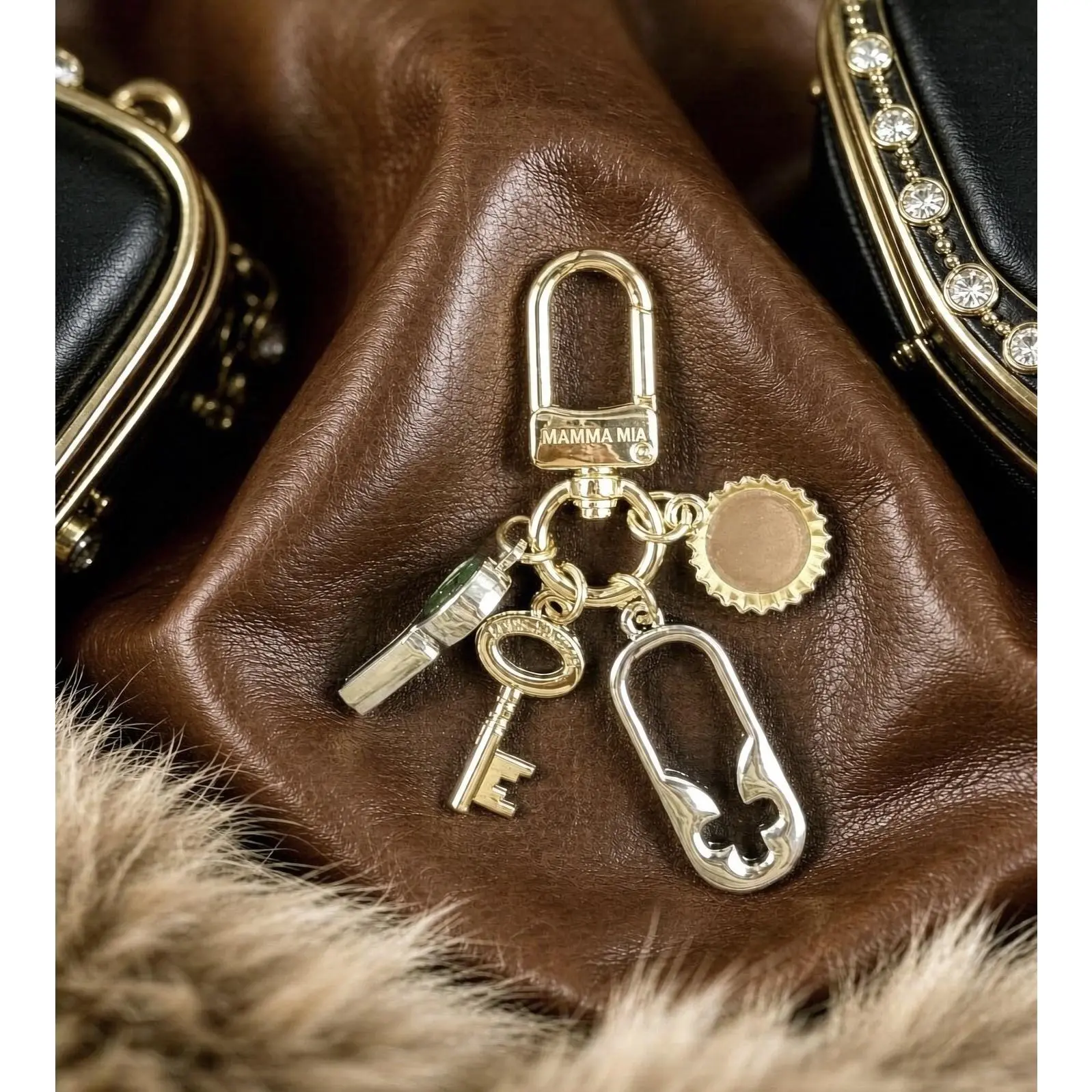 Gold-Tone Keychain Accessory – Minimalist Metal Key Ring for Men & Women