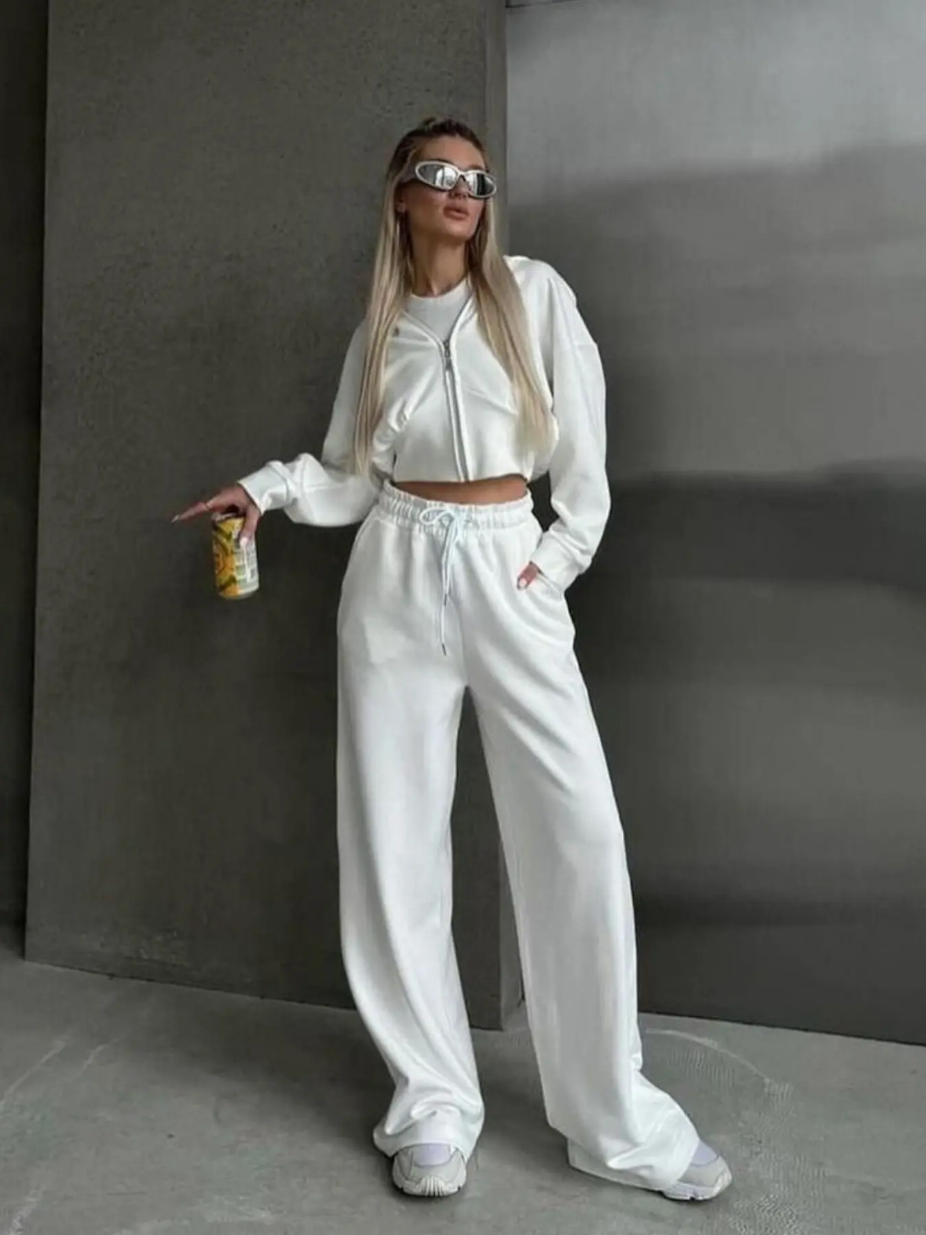 Women's Fall Winter Sport Set, Matching Sweatsuit, Short Sleeve Hooded Sweatshirt + High Waist Wide Leg Pants, Casual Slim Fit for Daily Wear, Athleisure Workout Set