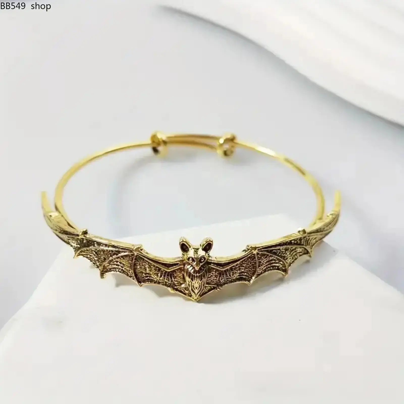 Halloween Vintage Bat Pendant Bracelet for Women, Witchy Jewelry, Unique Party Gift Jewelry, Retro Style Halloween Accessory, Gothic Witch Jewelry, Bracelet with Pendant
