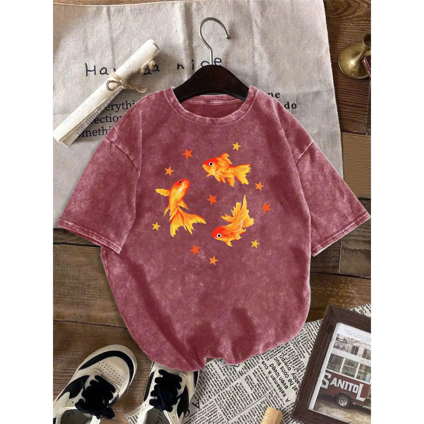 Men's Vintage Washed Goldfish Printed Short-Sleeve T-Shirt - High-Quality Casual Streetwear Top, Ideal for Spring & Summer, Great Gift for Women