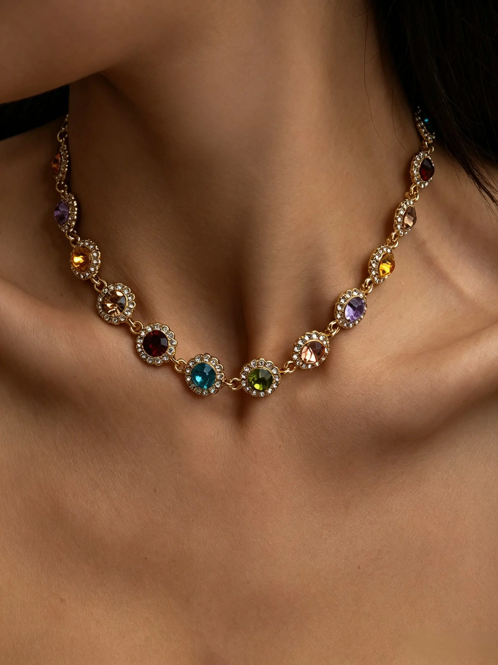 Women's Multicolor Crystal Flower Necklace, Electroplated Daisy Pendant, Vibrant Personalized Jewelry, Fashion Accessory