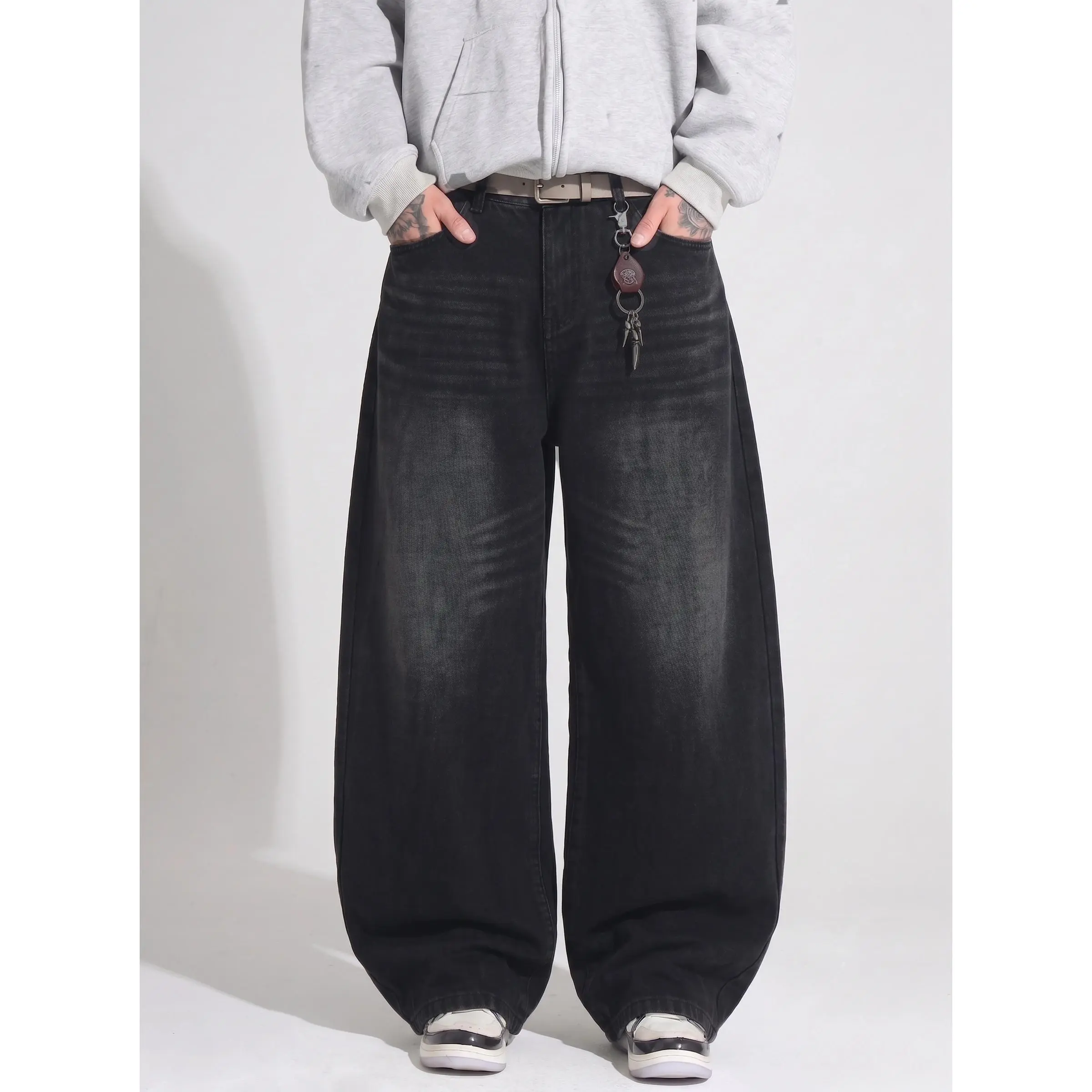 Men's heavyweight retro black washed wide-leg jeans, men's skateboarding hip-hop loose straight-leg jeans, men's casual loose fit, retro black faded casual street jeans.