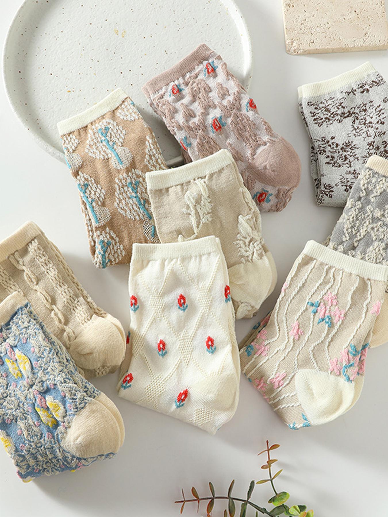 Women's 9 Pairs Ditsy Floral Print Crew Socks with 3d Textured Design, Casual Comfortable Breathable Medium Lady Socks for Daily Wear, Multipack Knit Socks for All Seasons, Breathable Soft Socks
