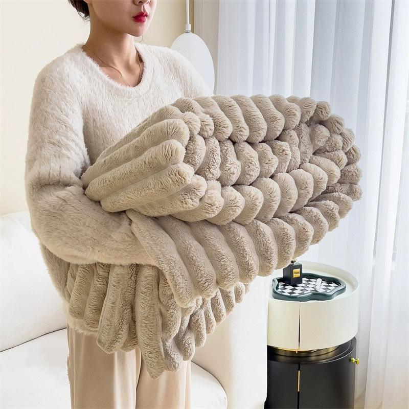 Faux Rabbit Fur Throw Blanket, Soft Warm & Cozy Throw Blanket, Versatile All-season Gift for Home, Office, Travel, Decorative Giftable Blankets, Christmas Gifts For GF