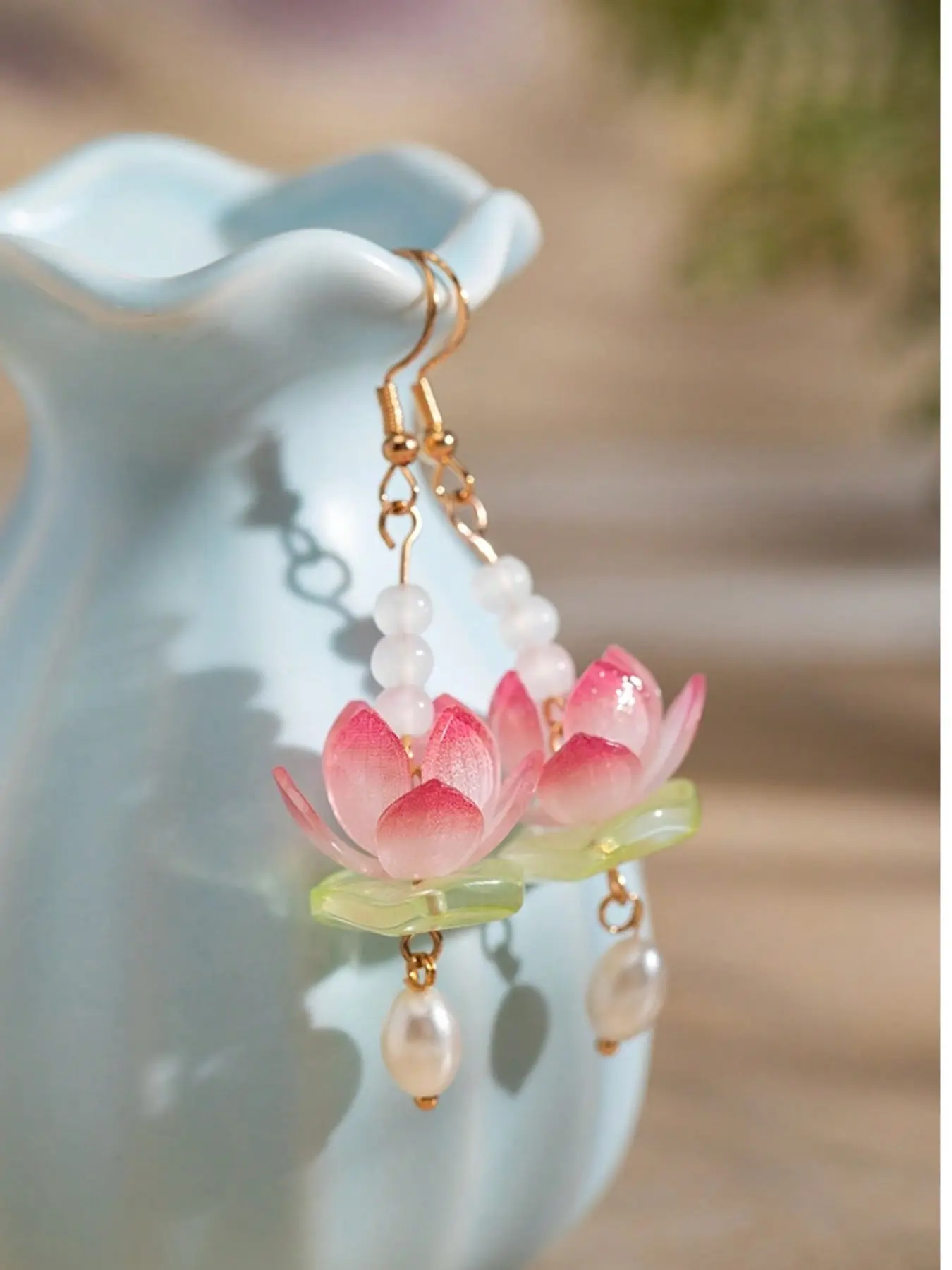 AEONBLULI Pink Lotus Flower Drop Earrings for Women, Dainty Floral Pearl Dangle Earrings, Fairycore Birthday Christmas Jewelry Gift