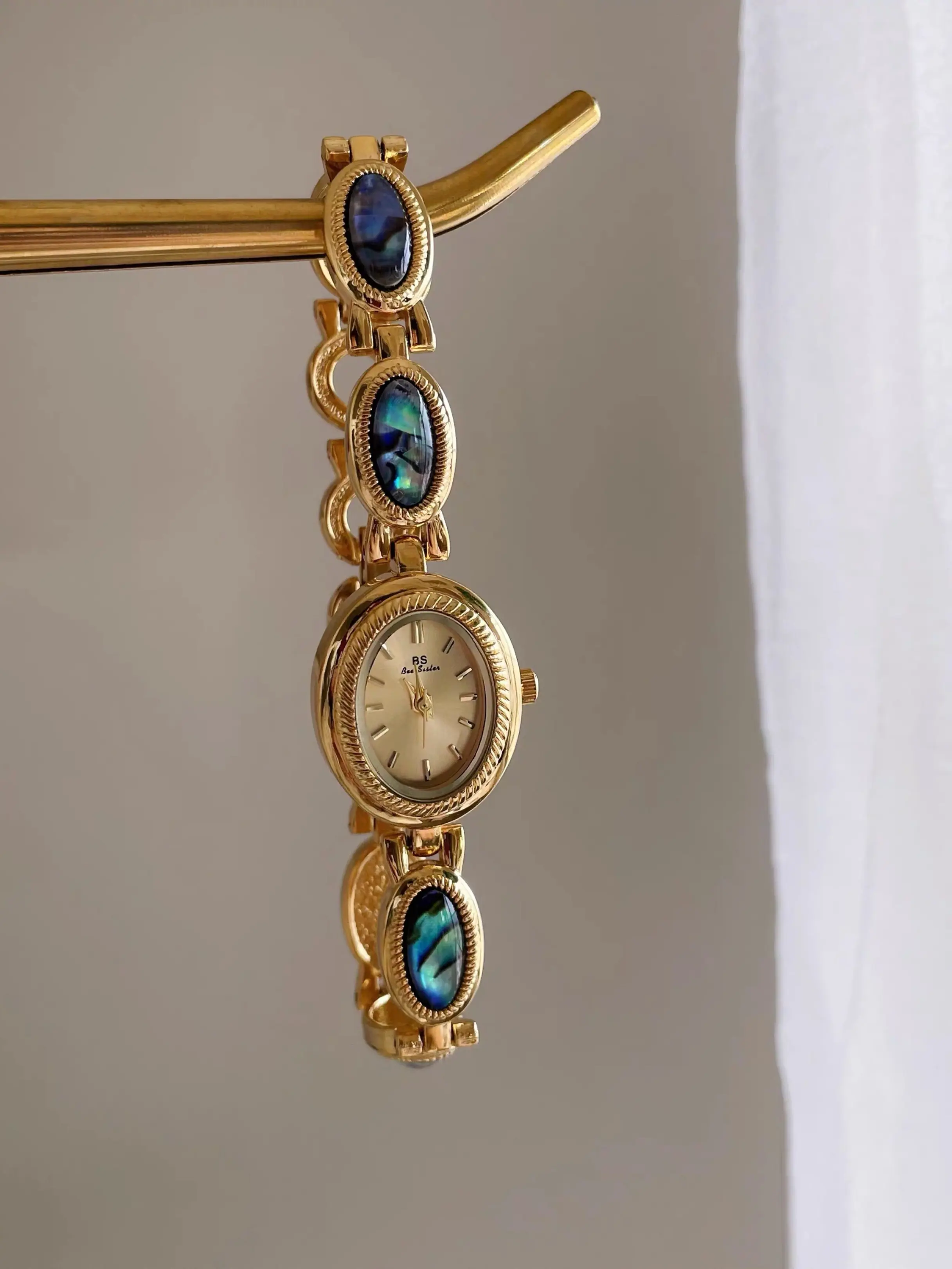 Women's Vintage Quartz Watch, Elegant Analog Dial, Oyster Shell Decoration, Perfect Gift, Sophisticated Time Accessory, Bracelet Watches