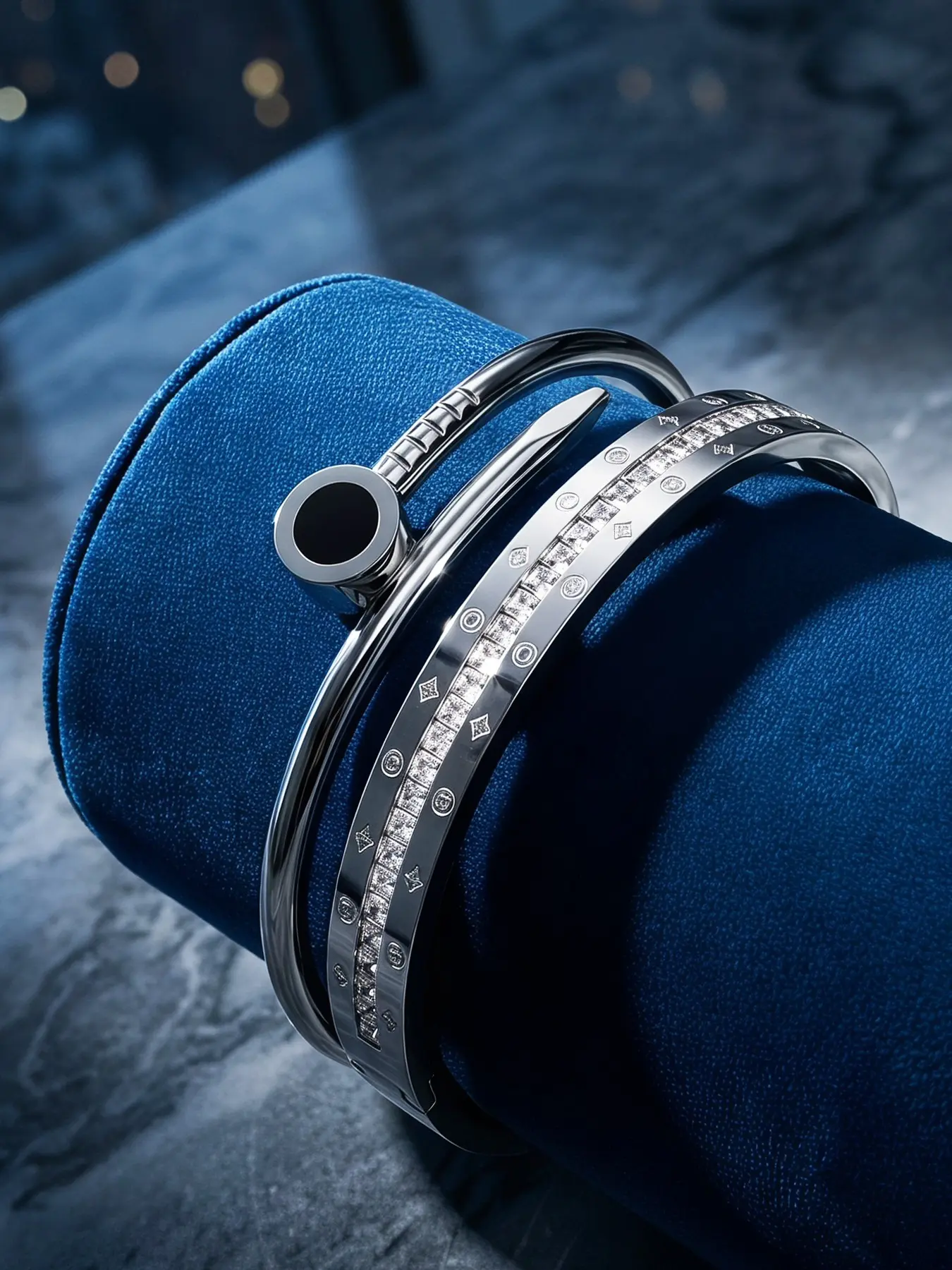 2-piece stackable bangle set, open bangle fully encrusted with zirconia paired with black Roman numeral open bangle, hypoallergenic waterproof light luxury jewelry accessory #DailyWear, elegant party gift for women for anniversary celebrations