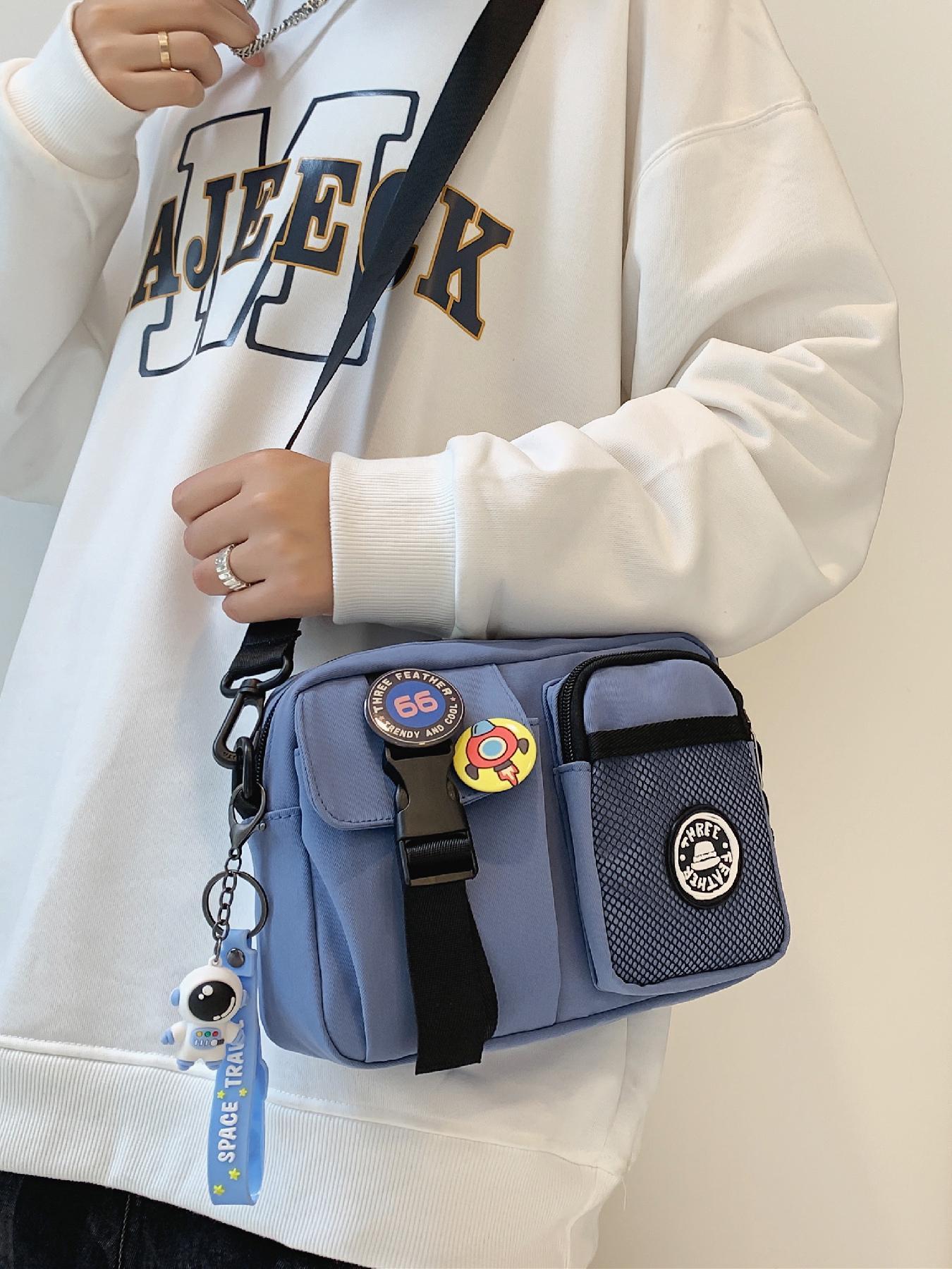 Unisex Casual Plain Color Release Buckle Crossbody Bag with Astronaut Charm, Fashionable Versatile Zipper Crossbody Bag with Random Color Badge, Trendy Shoulder Bag for Daily Use, Casual Messenger Bags, Stylish Crossbody Bags