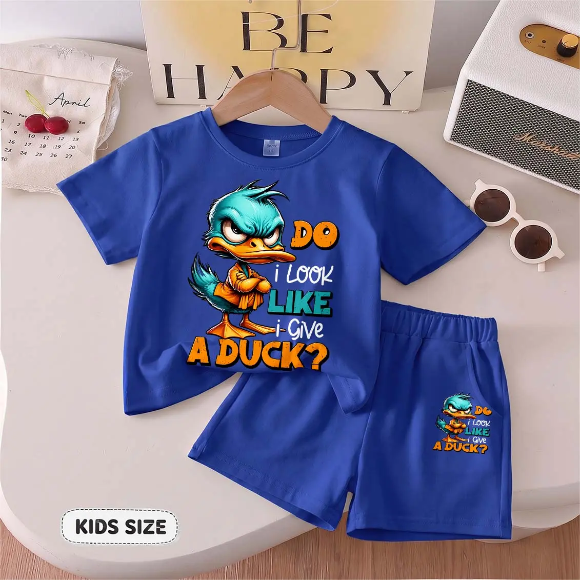 Kids’ “Do I Look Like I Give a Duck?” Cartoon Print Short-Sleeve T-Shirt And Shorts Set—Casual Summer Kids' Clothing. This Round-Neck Outfit Combination Is Perfect For Everyday Wear And Outdoor Play.