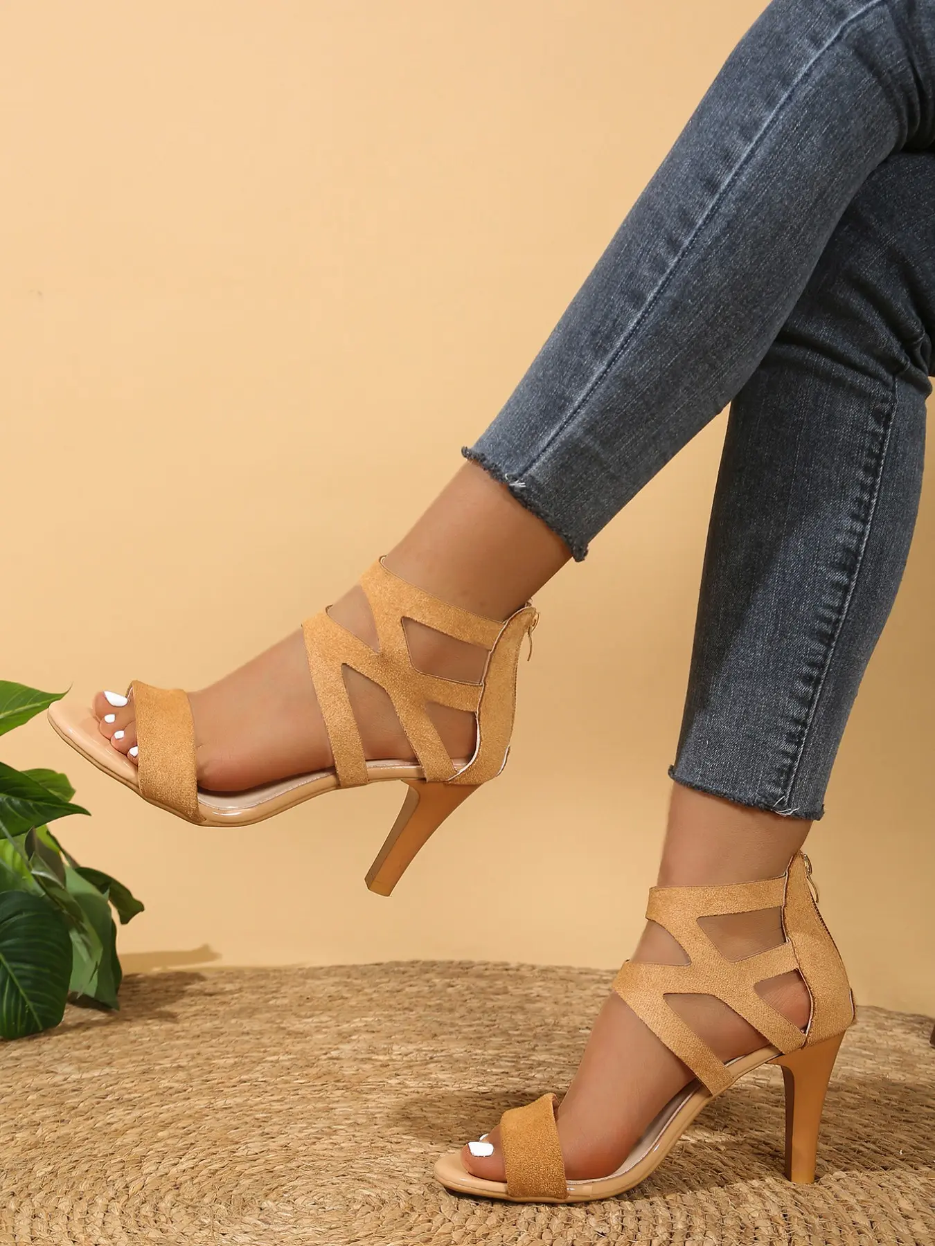 Roman Style Hollow Out High Heel Sandals for Women, Velvet Material, Back Zipper, Versatile Open-Toe Shoes, Fashionable and Elegant